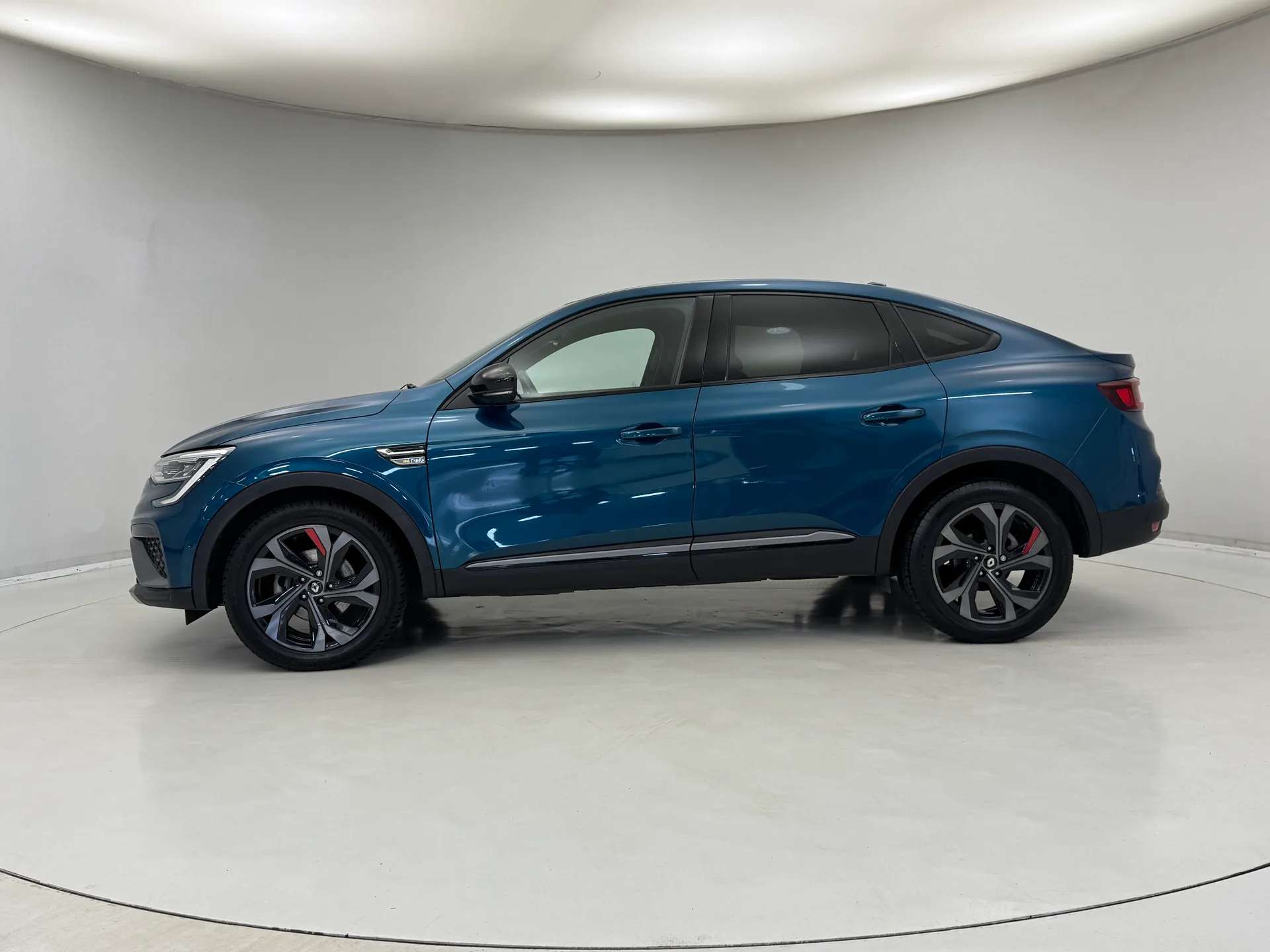 A 2021 RENAULT ARKANA 1.6 E-TECH Hybrid 145 R.S. Line 5dr Auto A 2021 RENAULT ARKANA 1.6 E-TECH Hybrid 145 R.S. Line 5dr Auto