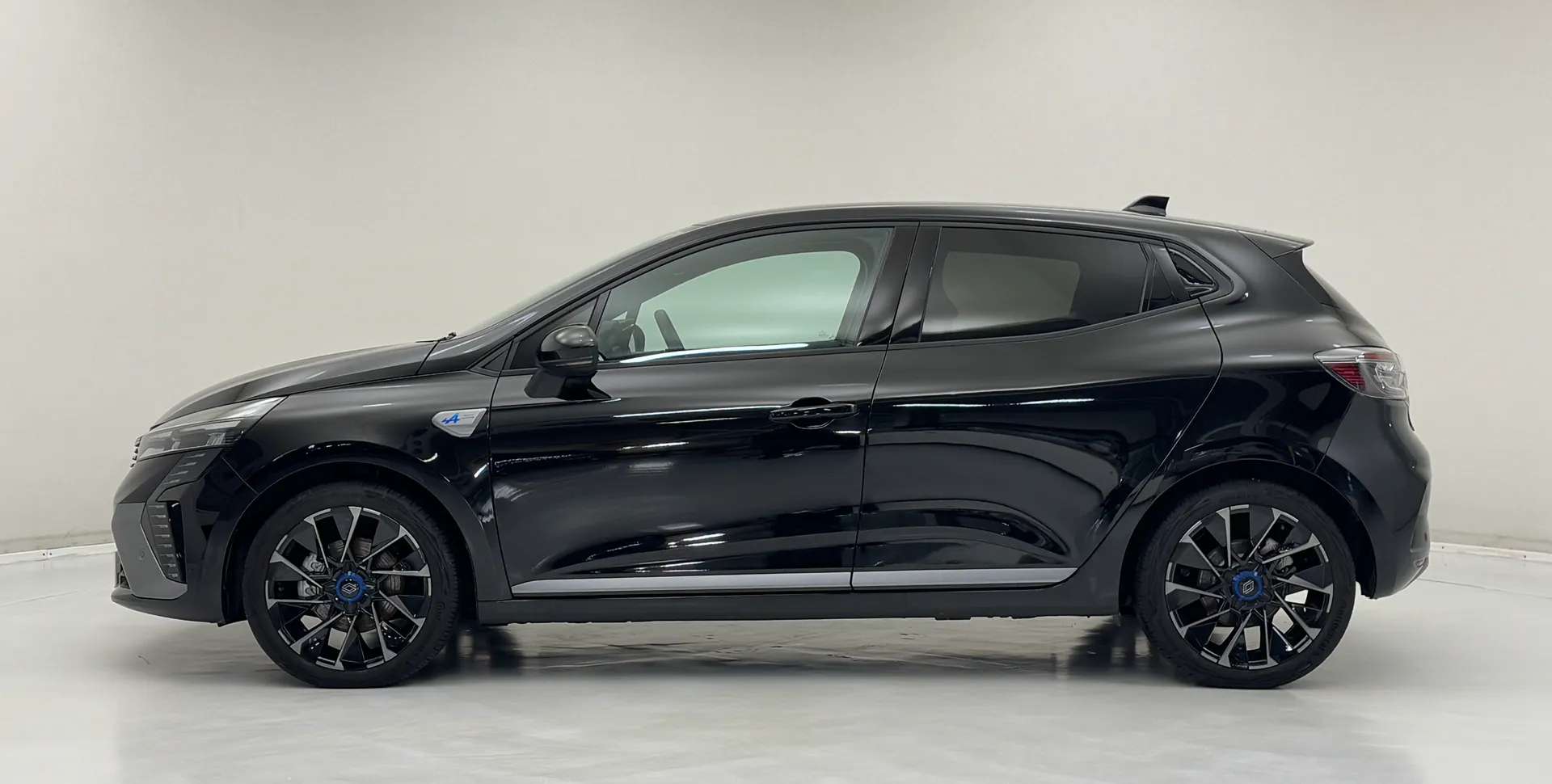 A 2025 RENAULT CLIO 1.6 E-TECH full hybrid 145 Esprit Alpine 5dr Auto A 2025 RENAULT CLIO 1.6 E-TECH full hybrid 145 Esprit Alpine 5dr Auto