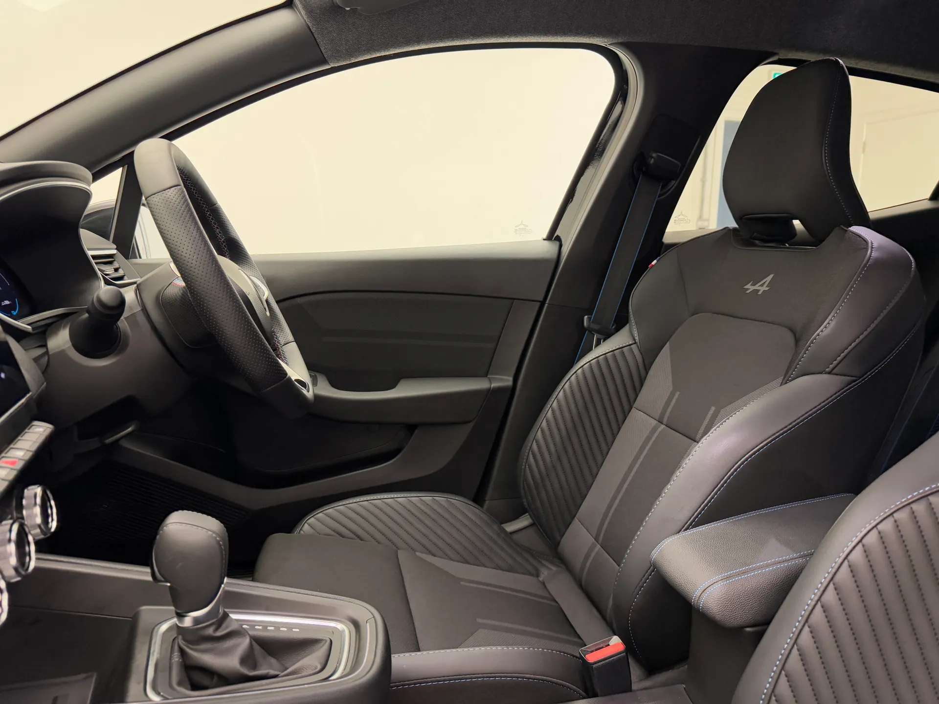 2025 RENAULT CLIO 2025 RENAULT CLIO