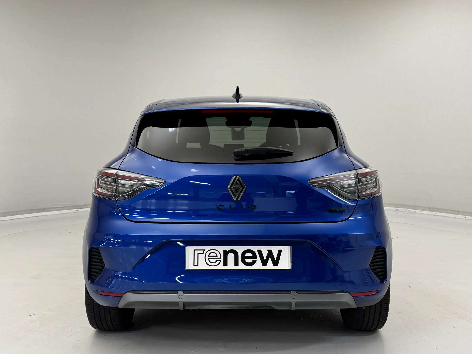 A 2024 RENAULT CLIO 1.6 E-TECH full hybrid 145 Esprit Alpine 5dr Auto A 2024 RENAULT CLIO 1.6 E-TECH full hybrid 145 Esprit Alpine 5dr Auto