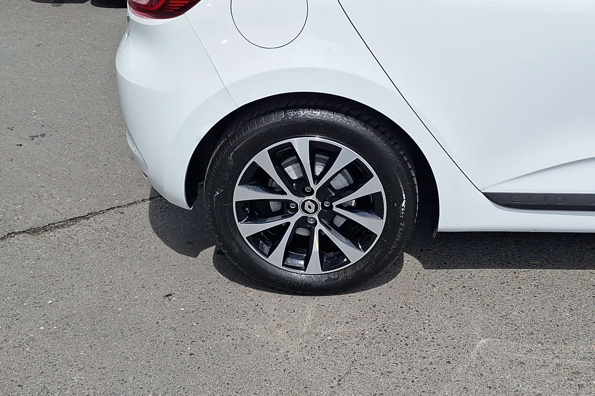 A 2022 RENAULT CLIO 1.6 E-TECH full hybrid 145 Evolution 5dr Auto A 2022 RENAULT CLIO 1.6 E-TECH full hybrid 145 Evolution 5dr Auto