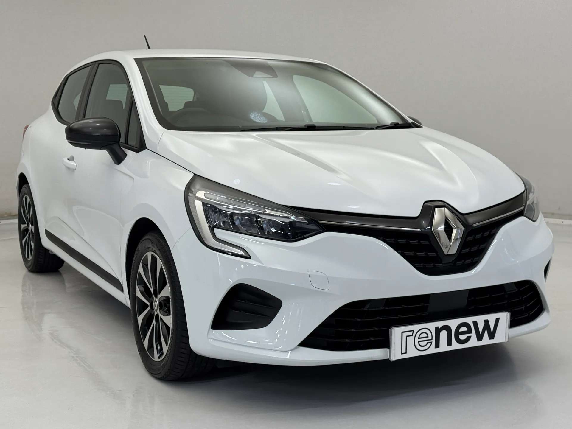 A 2022 RENAULT CLIO 1.6 E-TECH full hybrid 145 Evolution 5dr Auto A 2022 RENAULT CLIO 1.6 E-TECH full hybrid 145 Evolution 5dr Auto