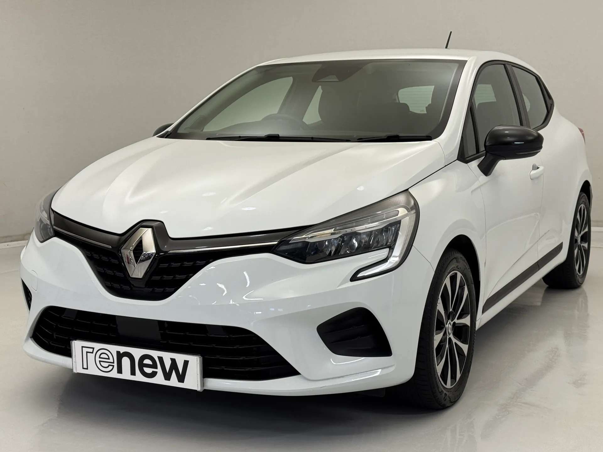 A 2022 RENAULT CLIO 1.6 E-TECH full hybrid 145 Evolution 5dr Auto A 2022 RENAULT CLIO 1.6 E-TECH full hybrid 145 Evolution 5dr Auto