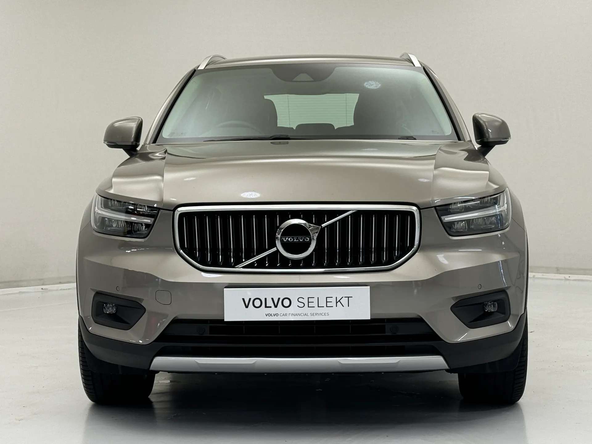 A 2020 VOLVO XC40 2.0 B4P Inscription 5dr Auto A 2020 VOLVO XC40 2.0 B4P Inscription 5dr Auto