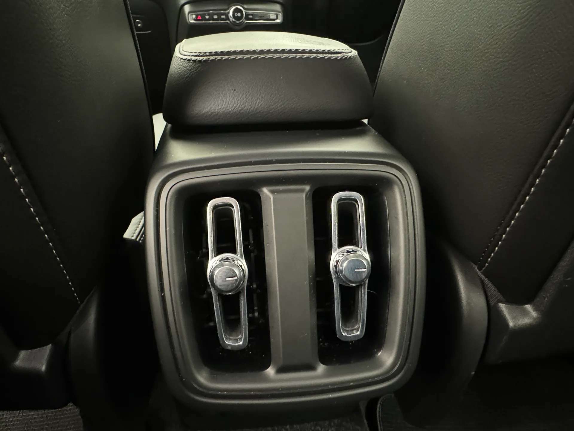 2020 VOLVO XC40 2020 VOLVO XC40