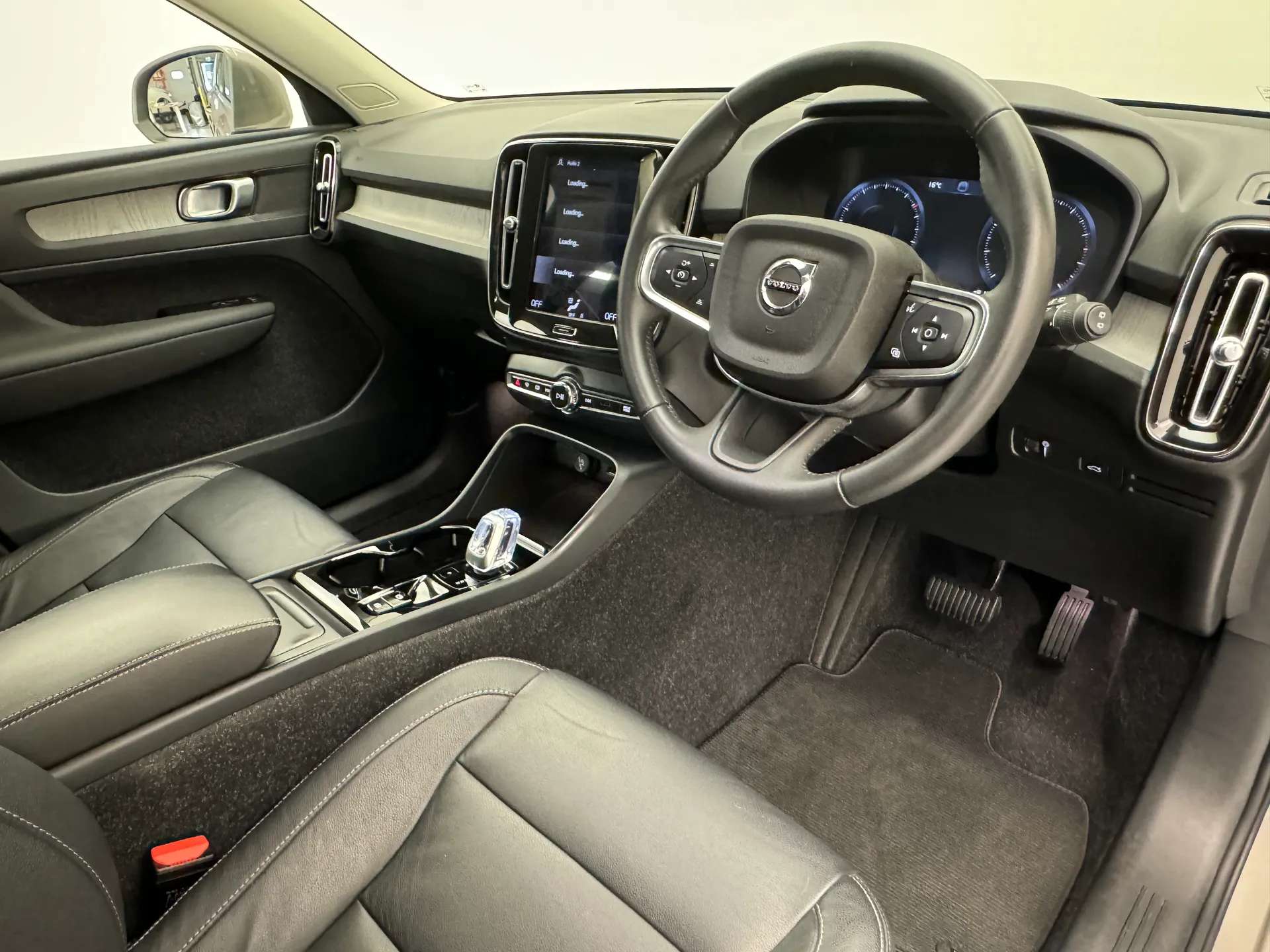 2020 VOLVO XC40 2020 VOLVO XC40