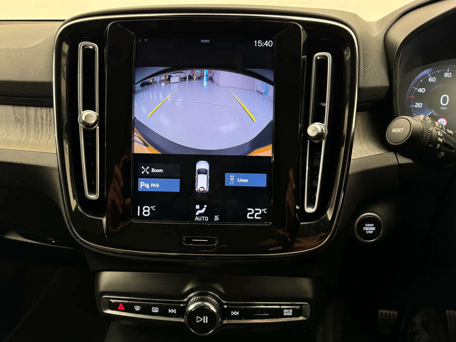 2020 VOLVO XC40 2020 VOLVO XC40