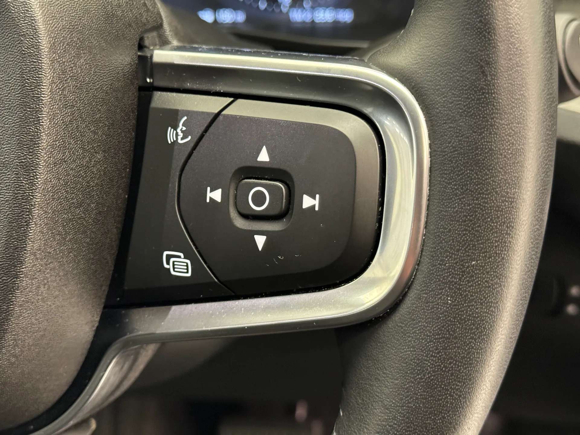 2020 VOLVO XC40 2020 VOLVO XC40