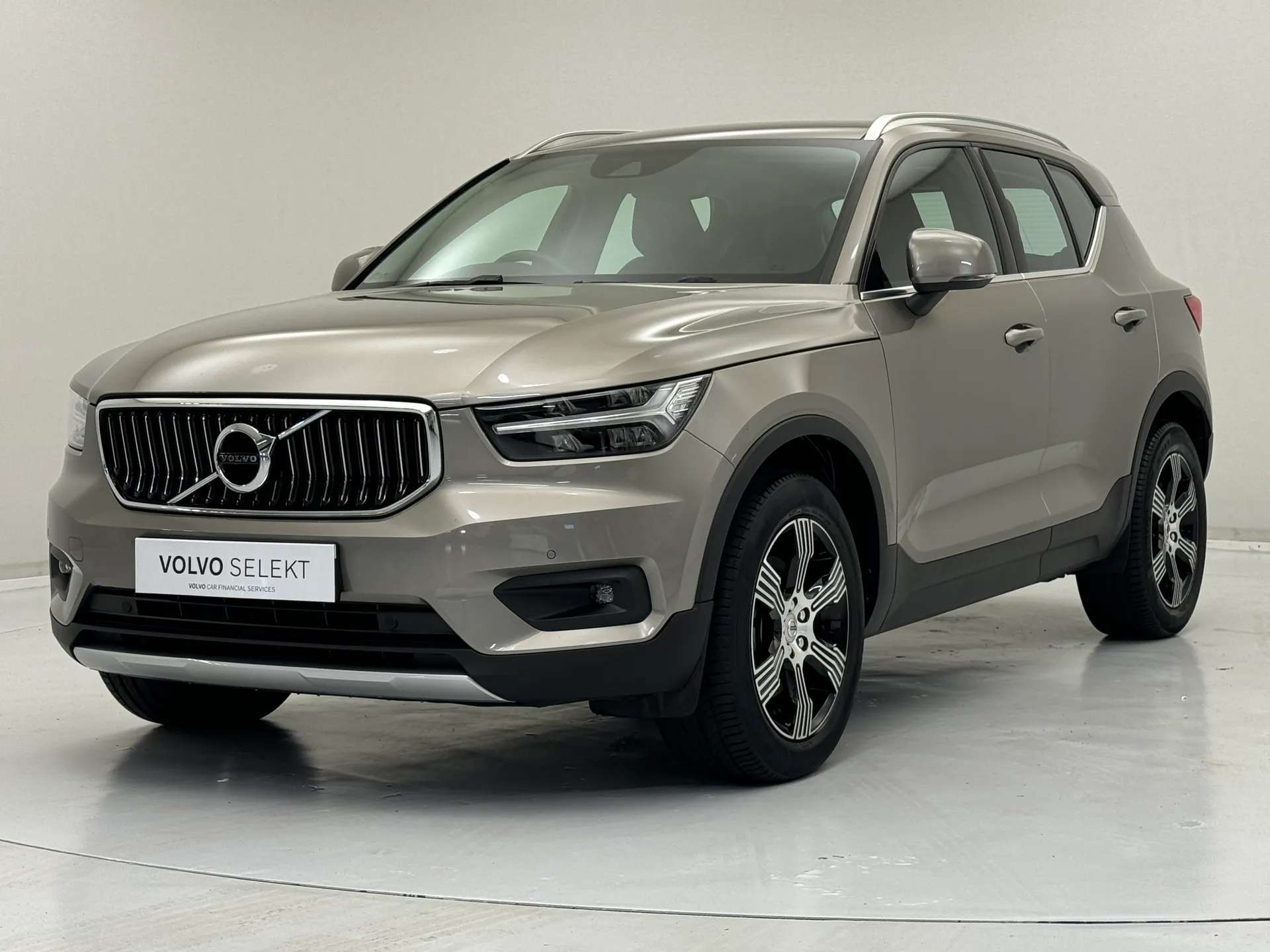 2020 VOLVO XC40 2020 VOLVO XC40