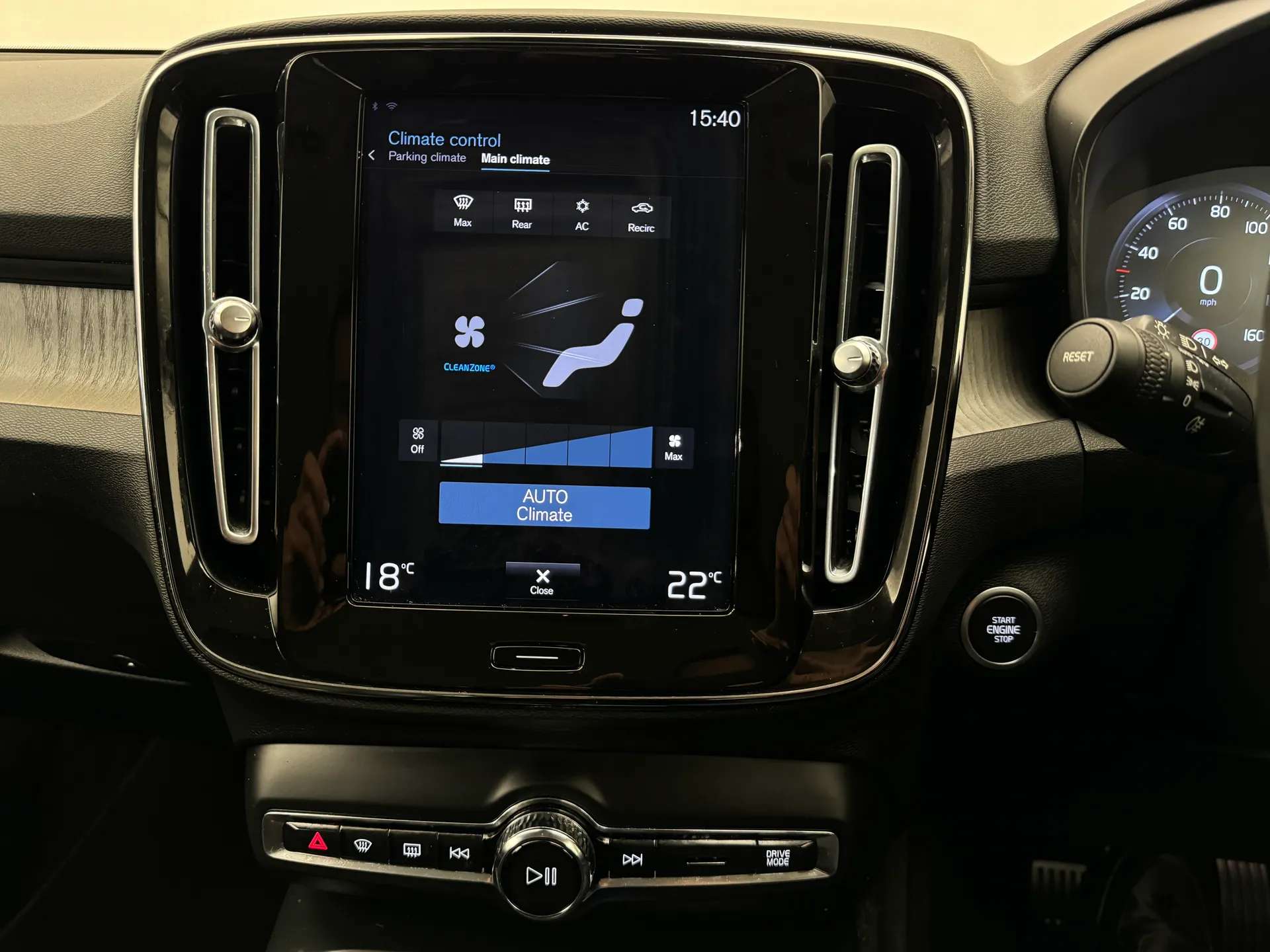 2020 VOLVO XC40 2020 VOLVO XC40