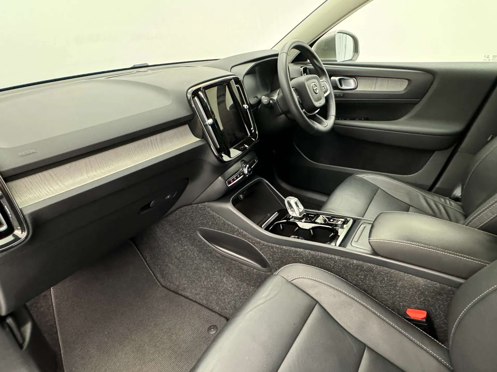 2020 VOLVO XC40 2020 VOLVO XC40