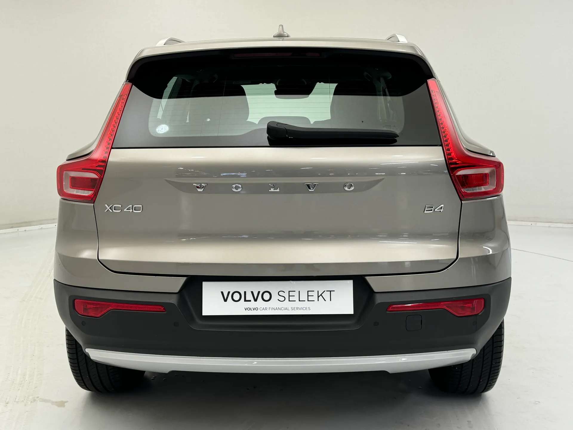 2020 VOLVO XC40 2020 VOLVO XC40