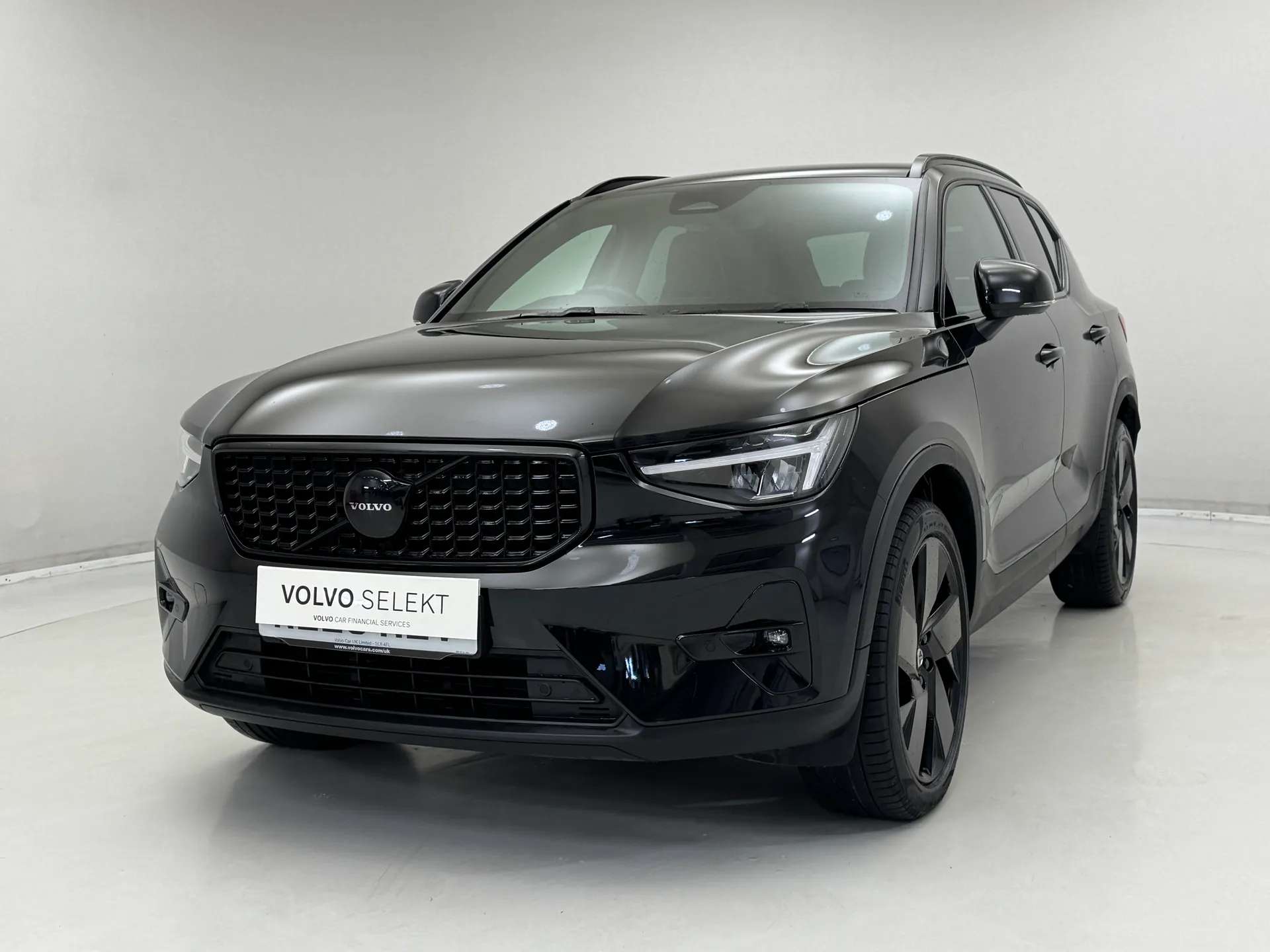 A 2025 VOLVO XC40 2.0 B4P Plus Black Edition 5dr Auto A 2025 VOLVO XC40 2.0 B4P Plus Black Edition 5dr Auto