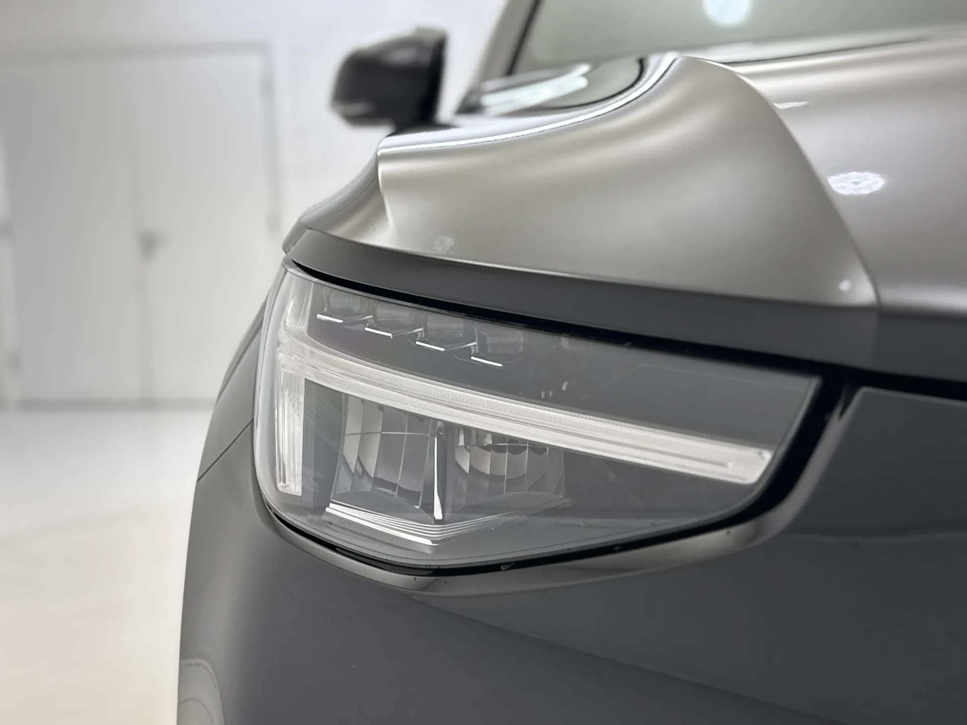 2025 VOLVO XC40 2025 VOLVO XC40