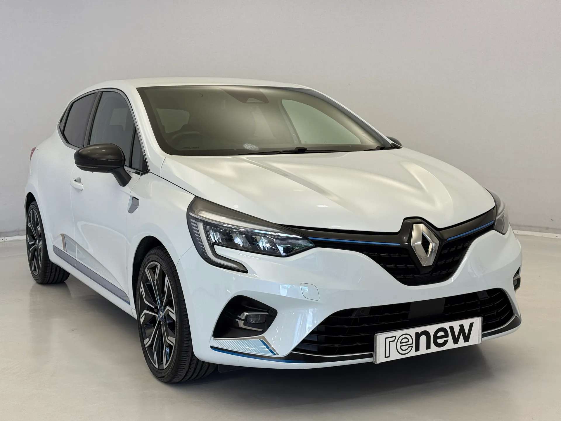 A 2021 RENAULT CLIO 1.6 E-TECH Hybrid 140 Launch Edition 5dr Auto A 2021 RENAULT CLIO 1.6 E-TECH Hybrid 140 Launch Edition 5dr Auto