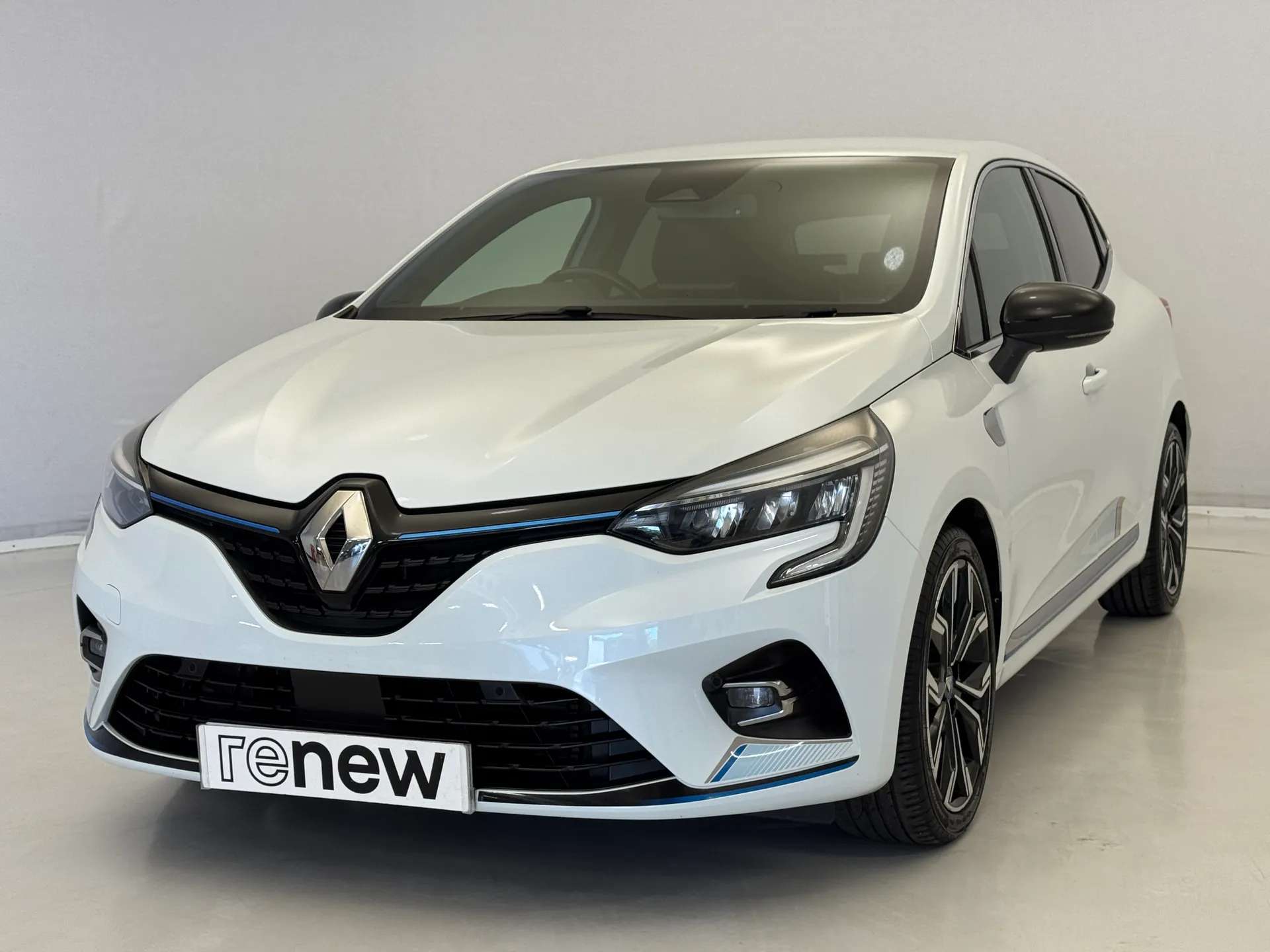A 2021 RENAULT CLIO 1.6 E-TECH Hybrid 140 Launch Edition 5dr Auto A 2021 RENAULT CLIO 1.6 E-TECH Hybrid 140 Launch Edition 5dr Auto