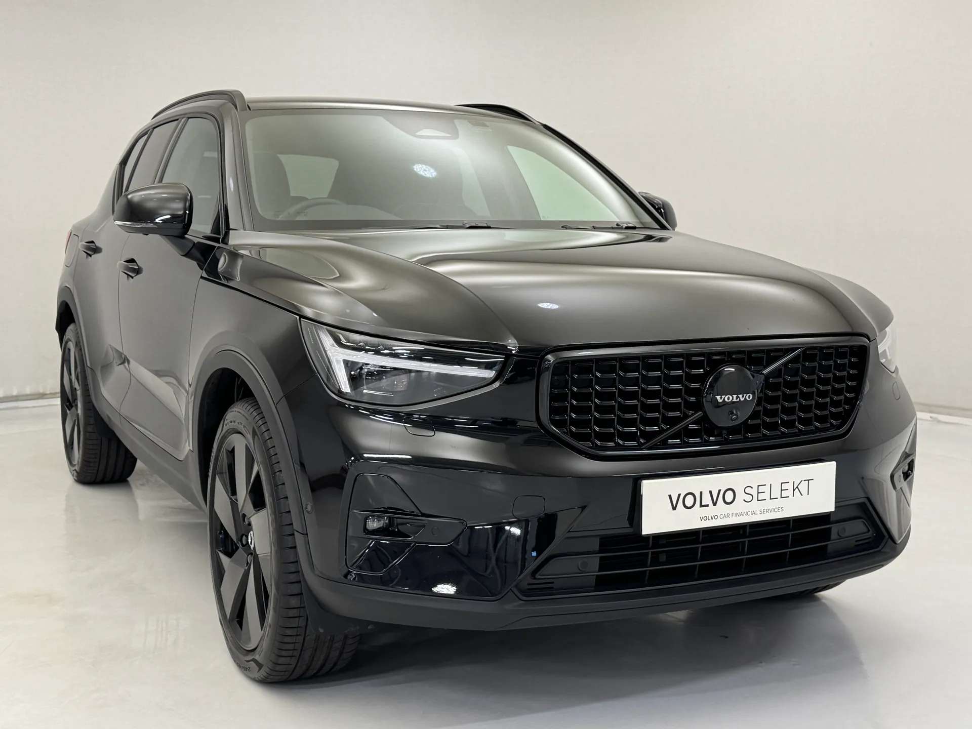 A 2025 VOLVO XC40 2.0 B3P Plus Pro Black Edition 5dr Auto A 2025 VOLVO XC40 2.0 B3P Plus Pro Black Edition 5dr Auto
