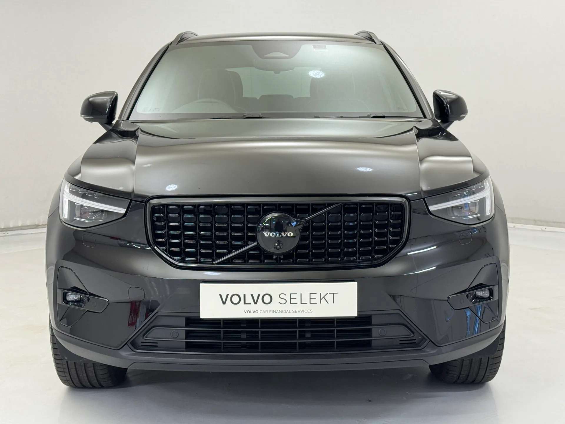 A 2025 VOLVO XC40 2.0 B3P Plus Pro Black Edition 5dr Auto A 2025 VOLVO XC40 2.0 B3P Plus Pro Black Edition 5dr Auto