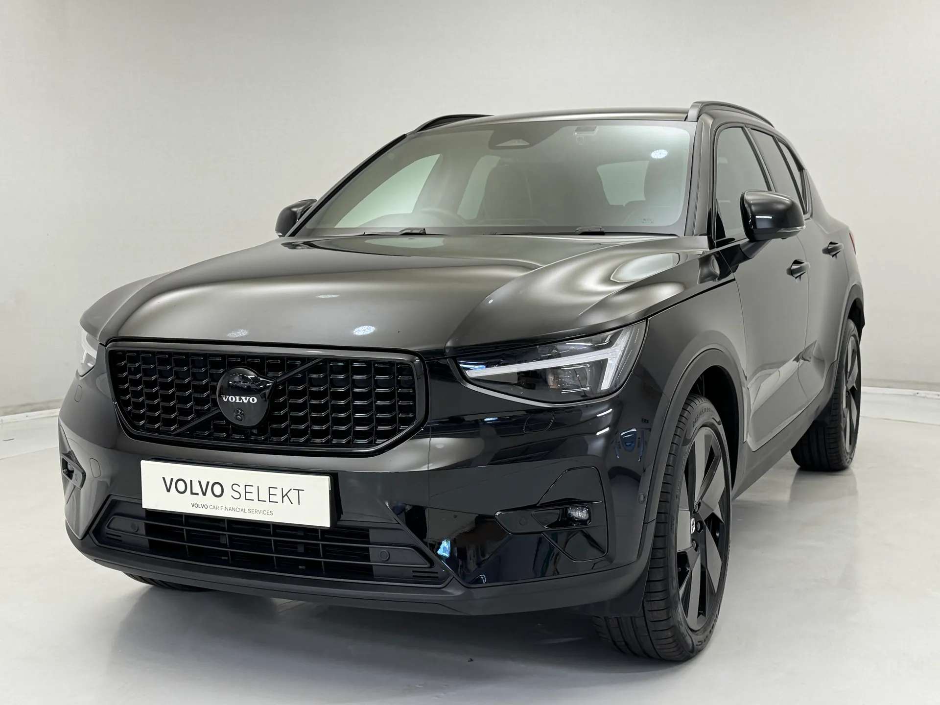 A 2025 VOLVO XC40 2.0 B3P Plus Pro Black Edition 5dr Auto A 2025 VOLVO XC40 2.0 B3P Plus Pro Black Edition 5dr Auto
