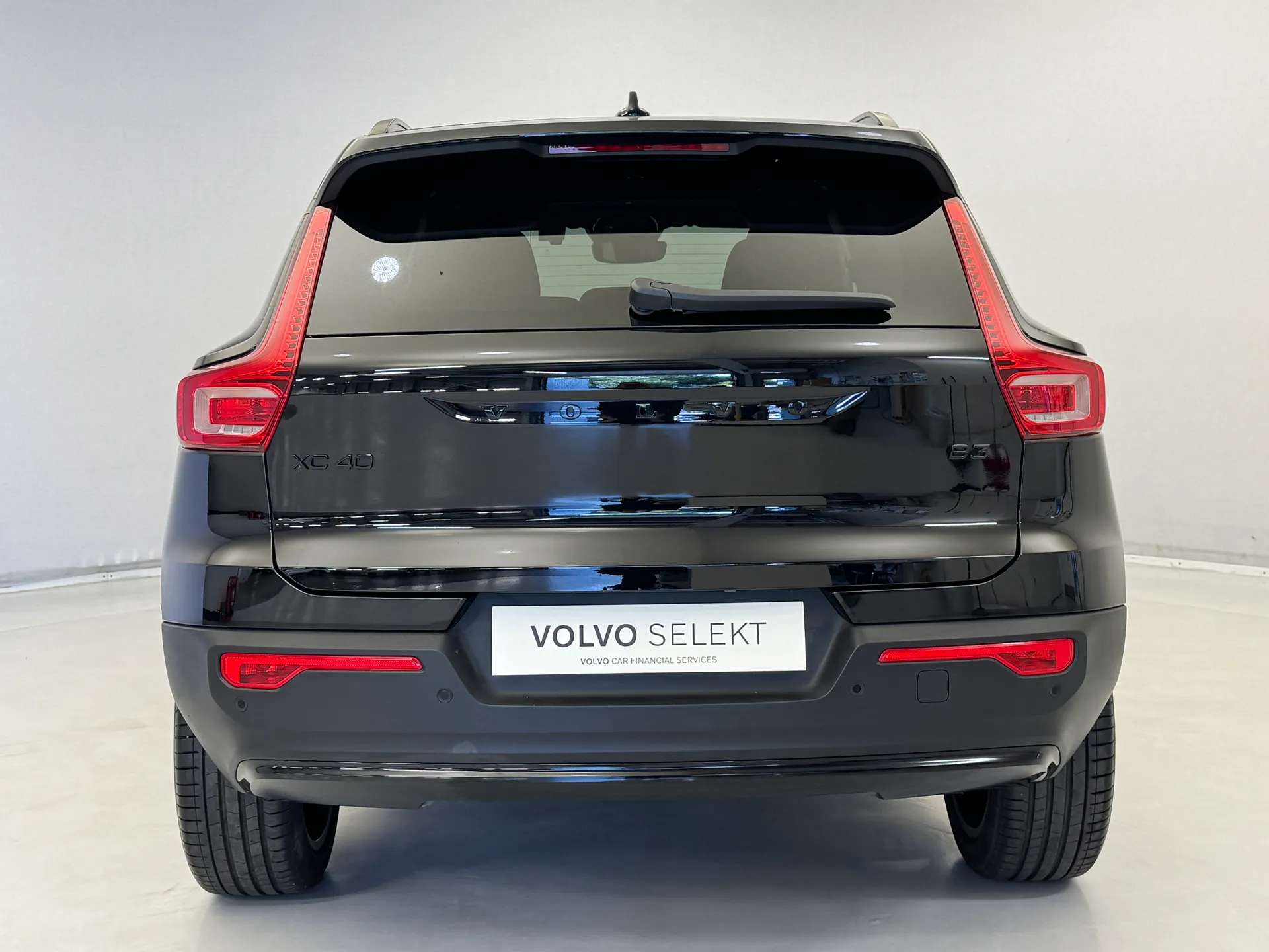 2025 VOLVO XC40 2025 VOLVO XC40