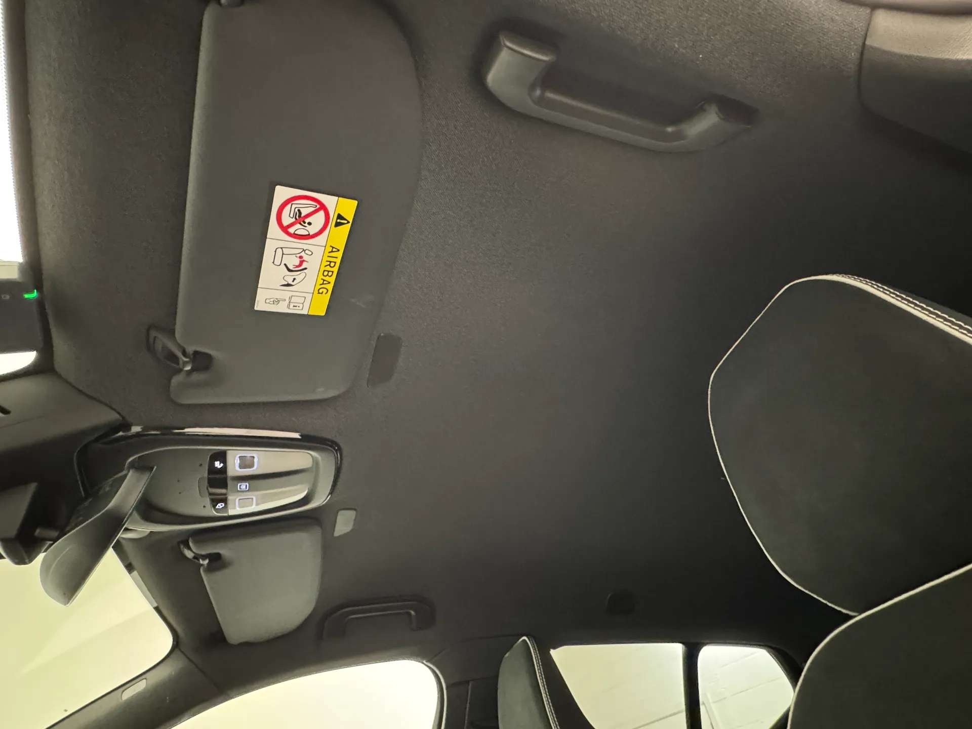 2025 VOLVO XC40 2025 VOLVO XC40