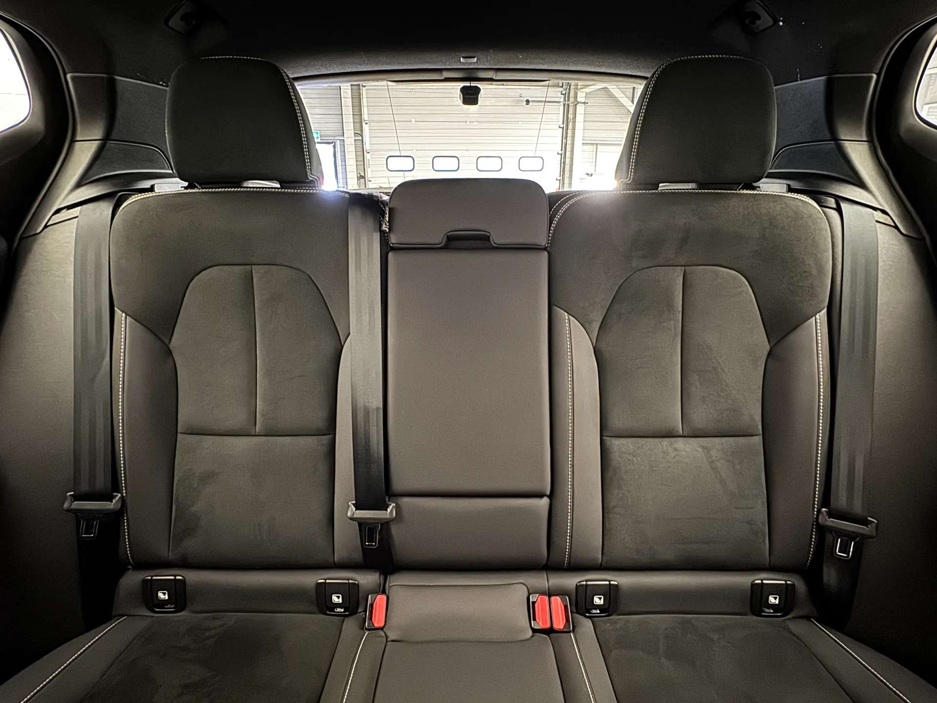 2025 VOLVO XC40 2025 VOLVO XC40