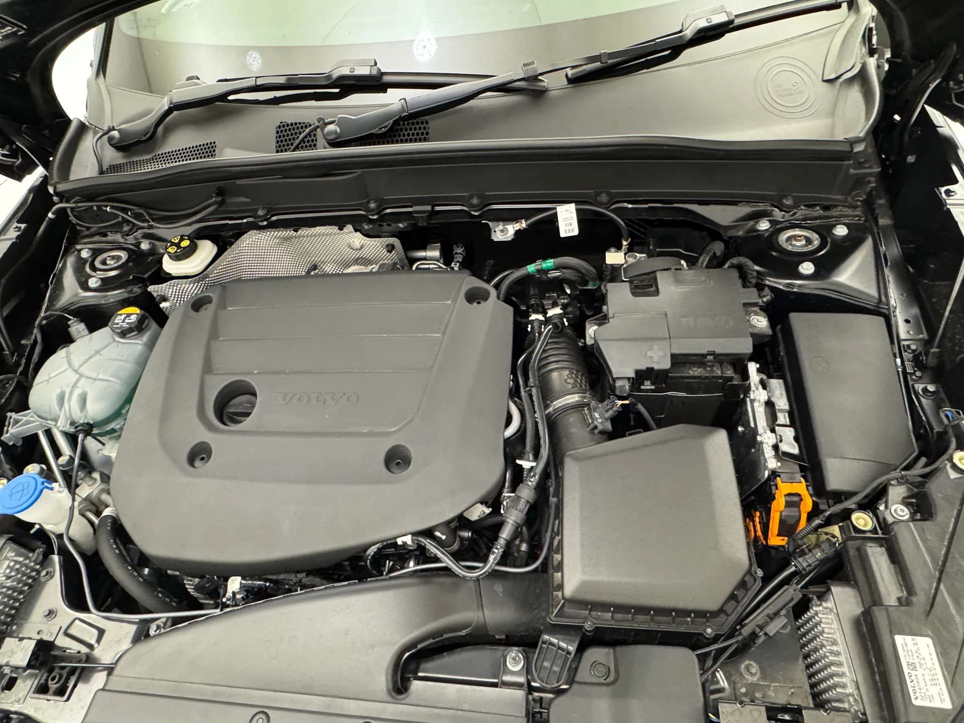 2025 VOLVO XC40 2025 VOLVO XC40