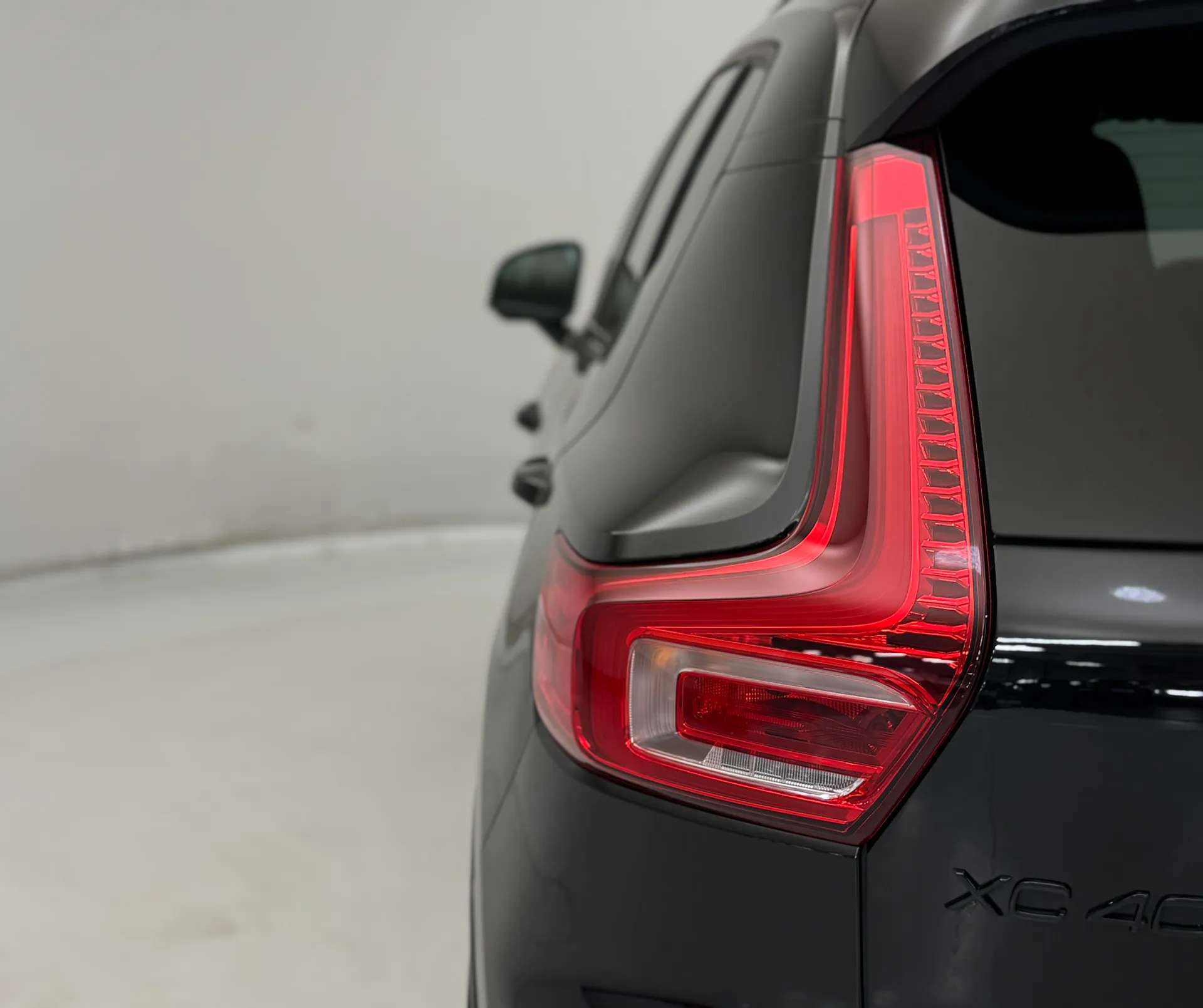 2025 VOLVO XC40 2025 VOLVO XC40
