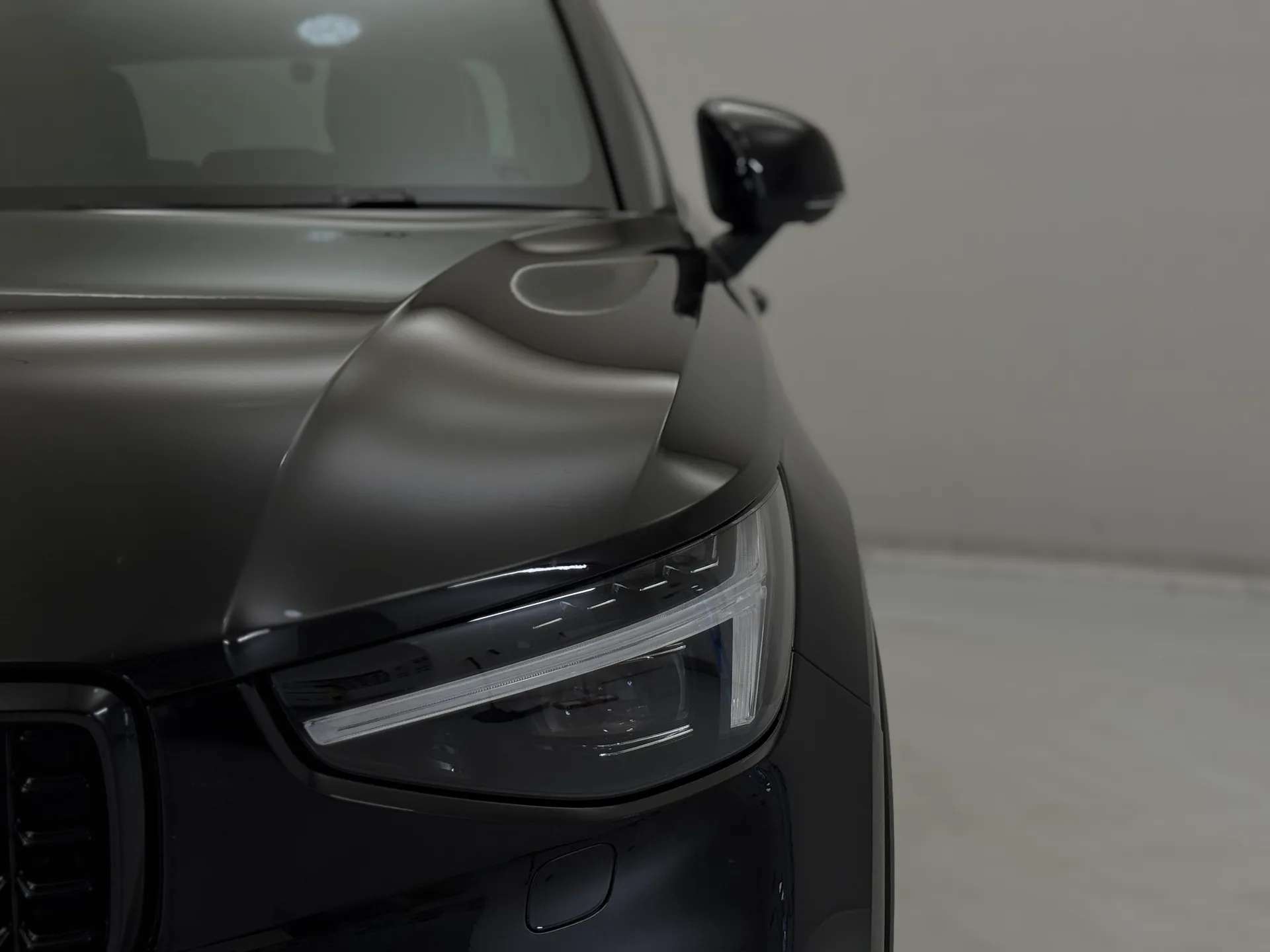 2025 VOLVO XC40 2025 VOLVO XC40