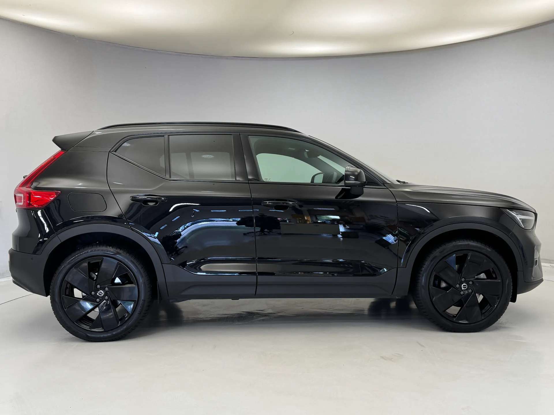 A 2026 VOLVO XC40 2.0 B4P Ultra Black Edition 5dr Auto A 2026 VOLVO XC40 2.0 B4P Ultra Black Edition 5dr Auto