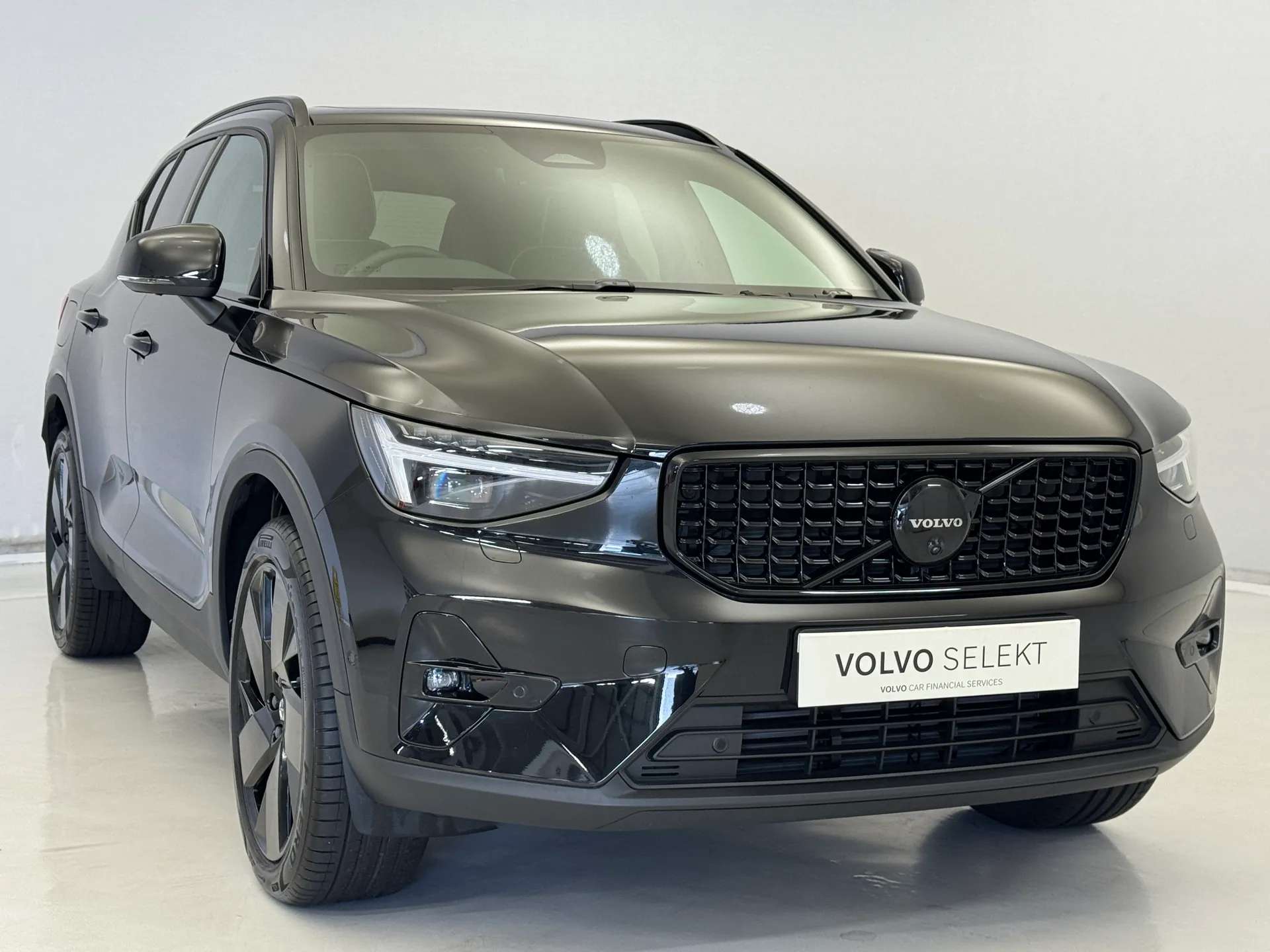 A 2026 VOLVO XC40 2.0 B4P Ultra Black Edition 5dr Auto A 2026 VOLVO XC40 2.0 B4P Ultra Black Edition 5dr Auto