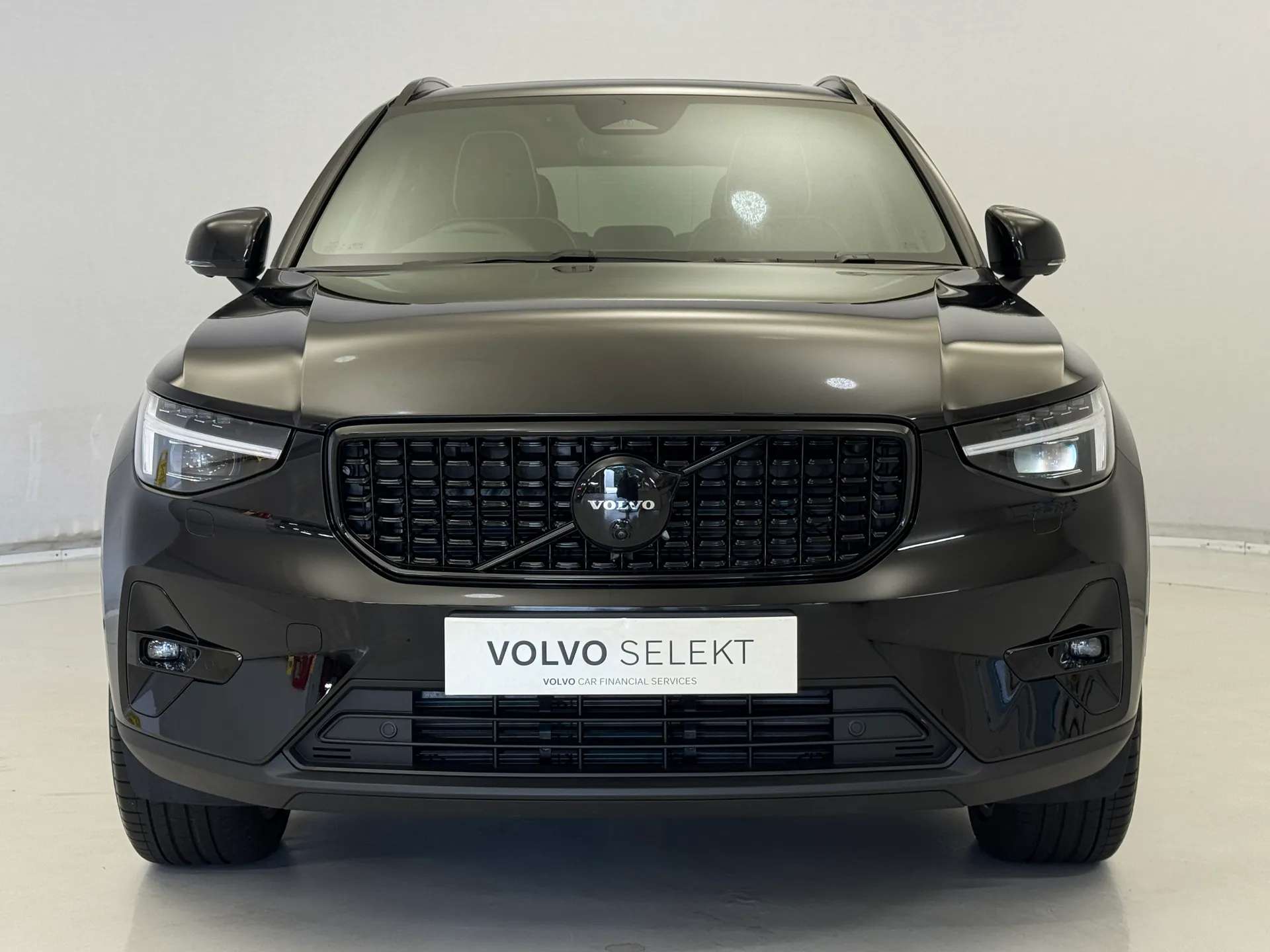 A 2026 VOLVO XC40 2.0 B4P Ultra Black Edition 5dr Auto A 2026 VOLVO XC40 2.0 B4P Ultra Black Edition 5dr Auto