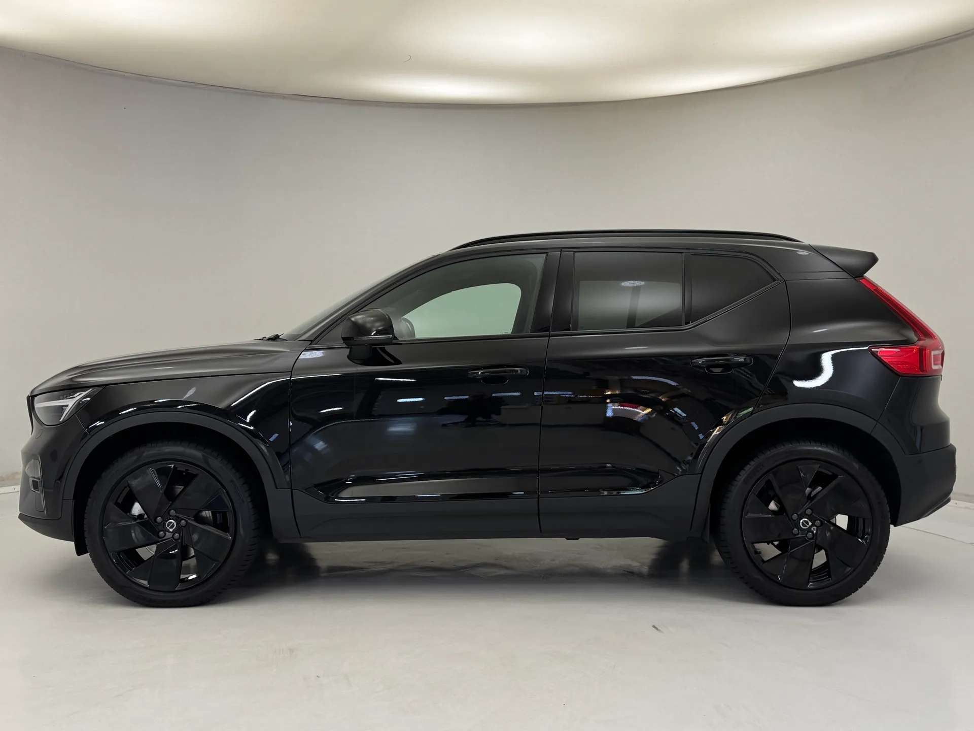 A 2026 VOLVO XC40 2.0 B4P Ultra Black Edition 5dr Auto A 2026 VOLVO XC40 2.0 B4P Ultra Black Edition 5dr Auto