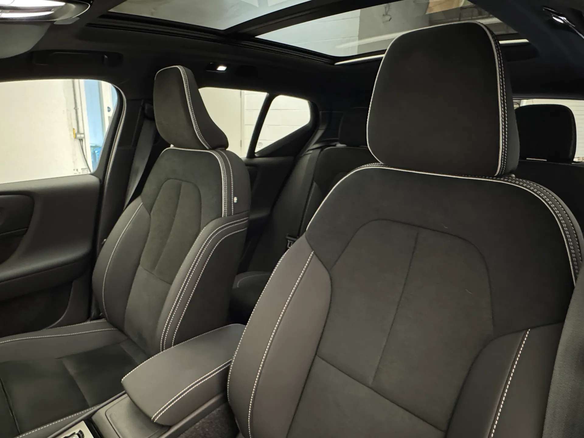 2026 VOLVO XC40 2026 VOLVO XC40