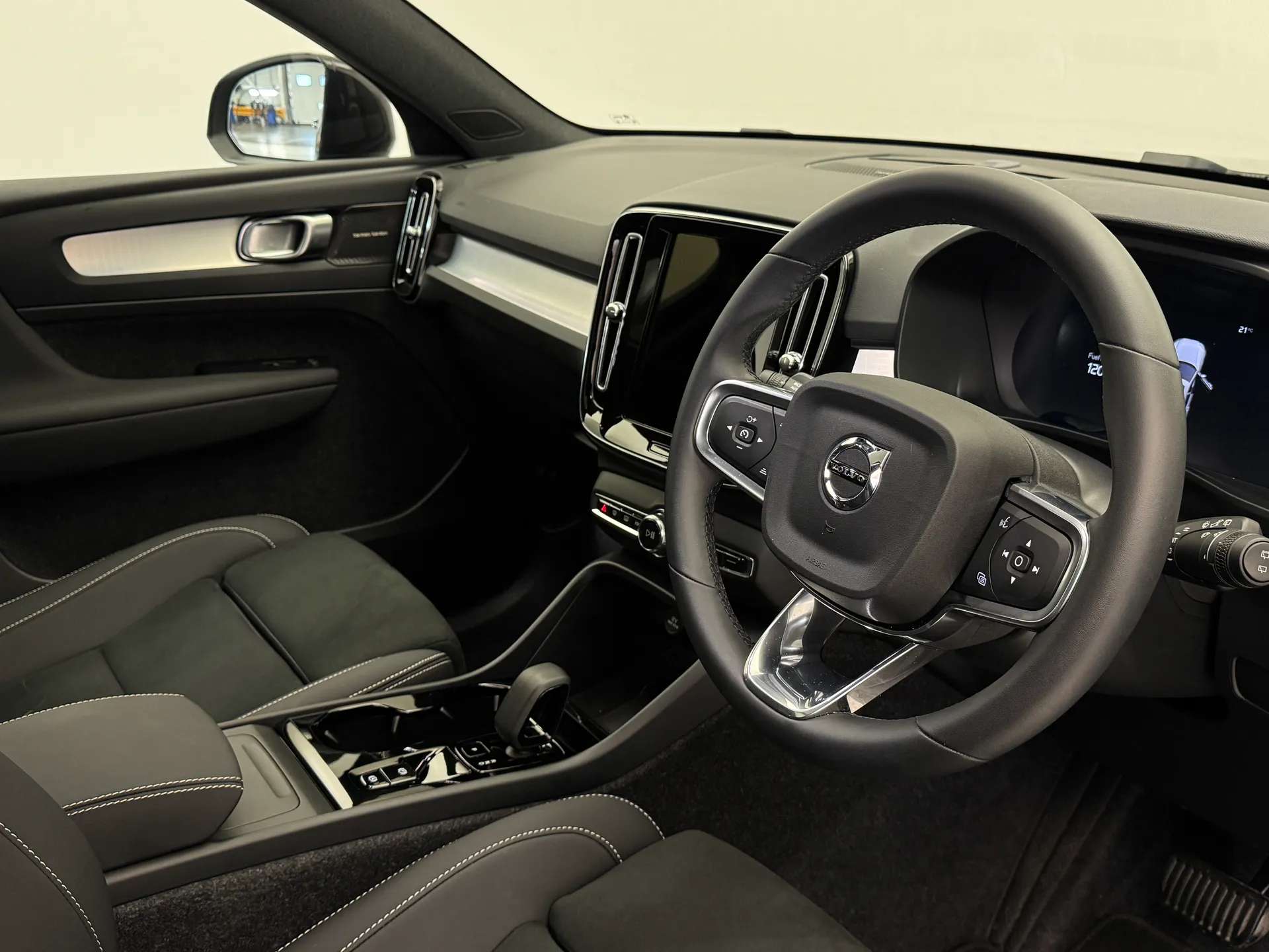 2026 VOLVO XC40 2026 VOLVO XC40