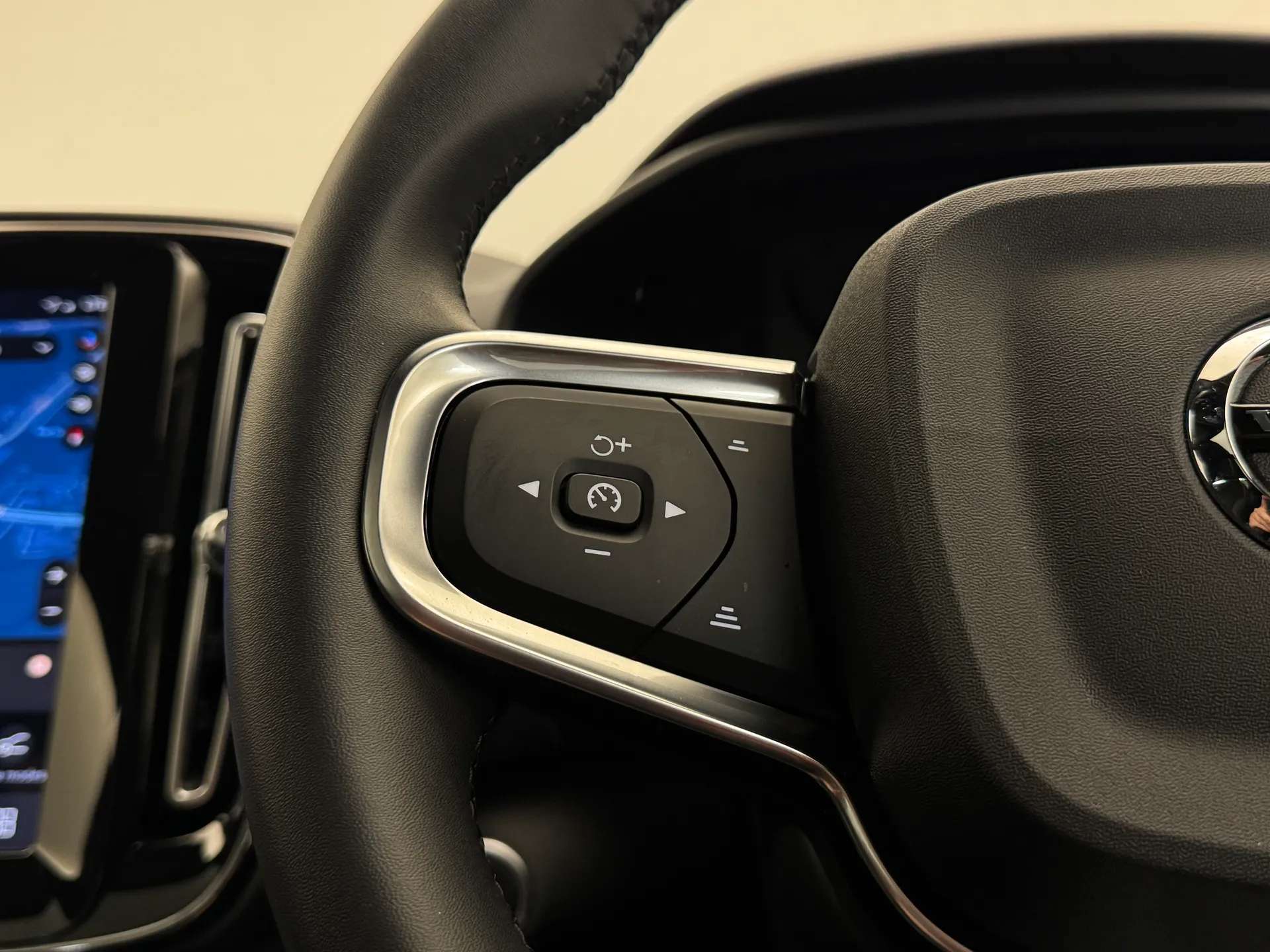 2026 VOLVO XC40 2026 VOLVO XC40