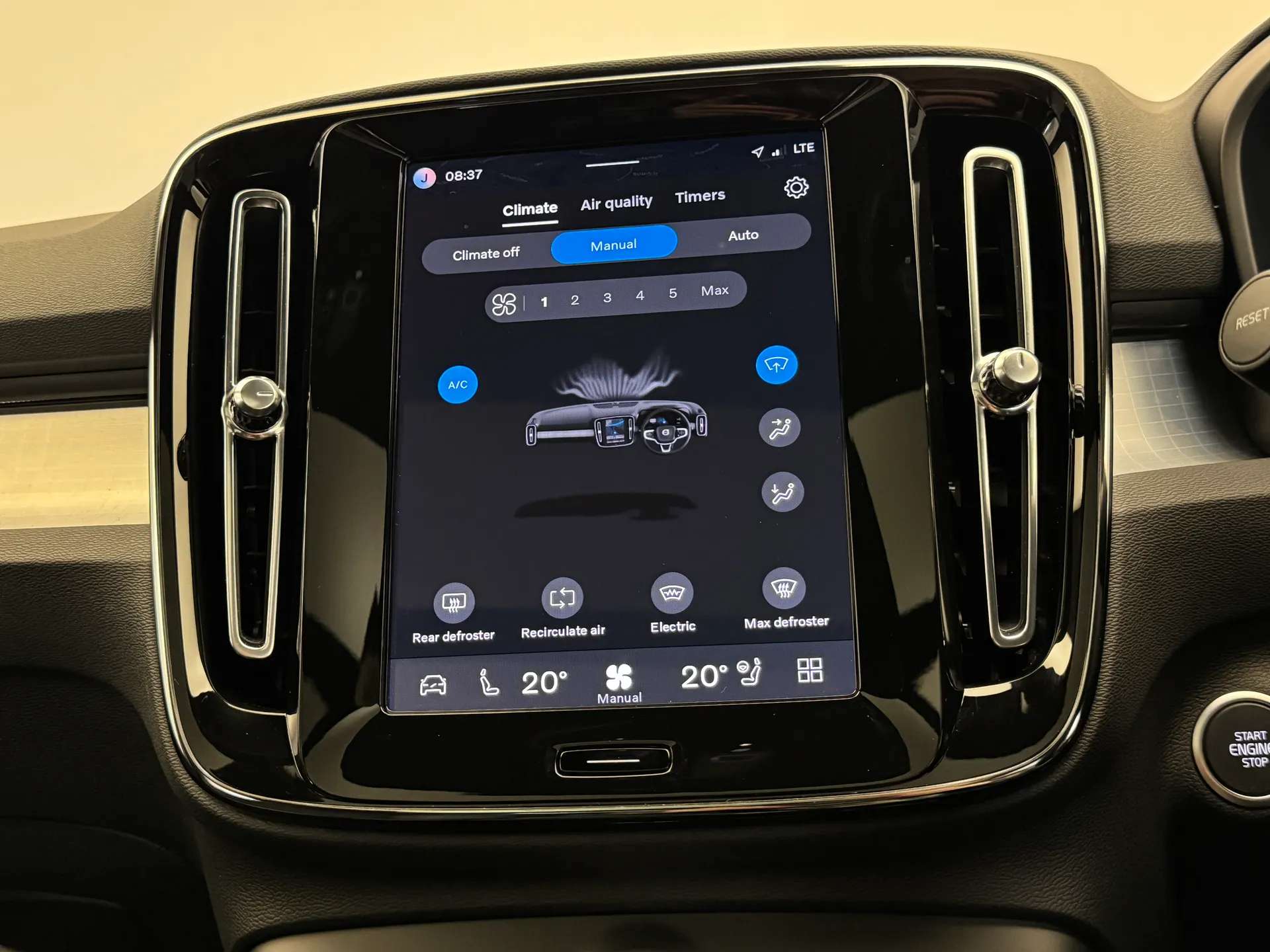 2026 VOLVO XC40 2026 VOLVO XC40