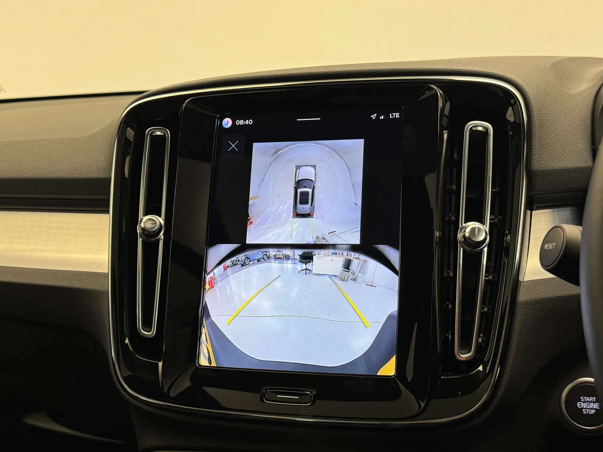 2026 VOLVO XC40 2026 VOLVO XC40