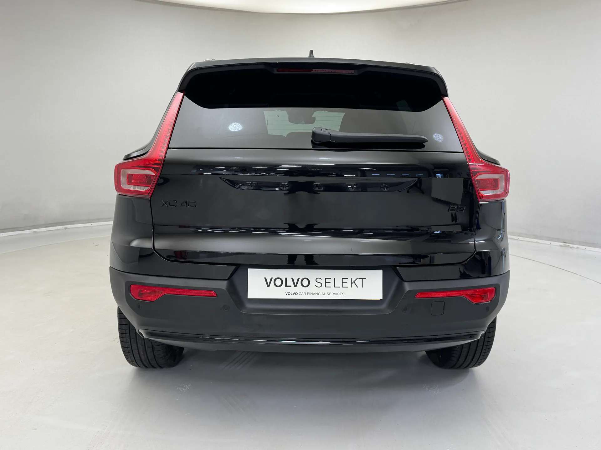 2025 VOLVO XC40 2025 VOLVO XC40