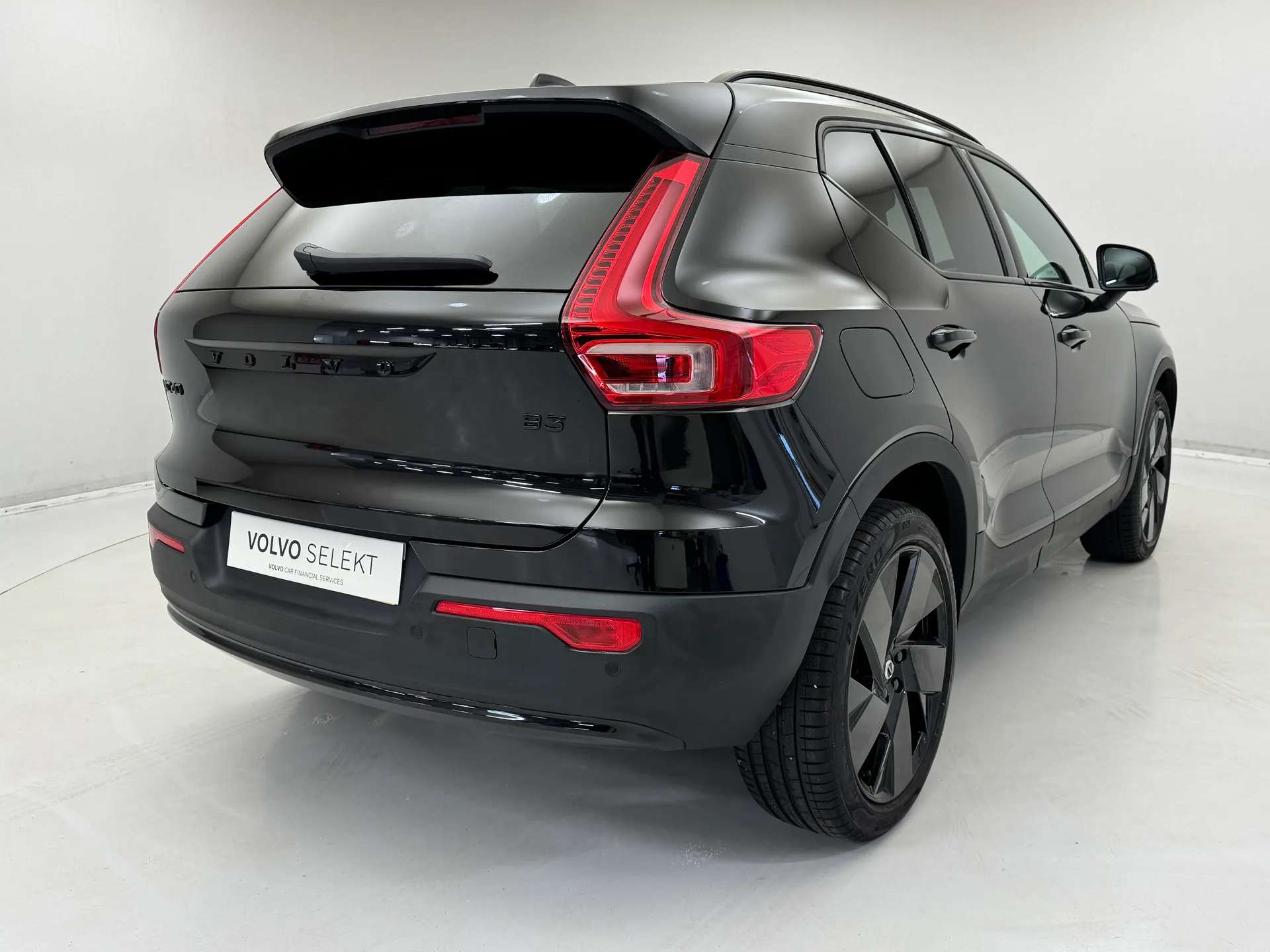 2025 VOLVO XC40 2025 VOLVO XC40