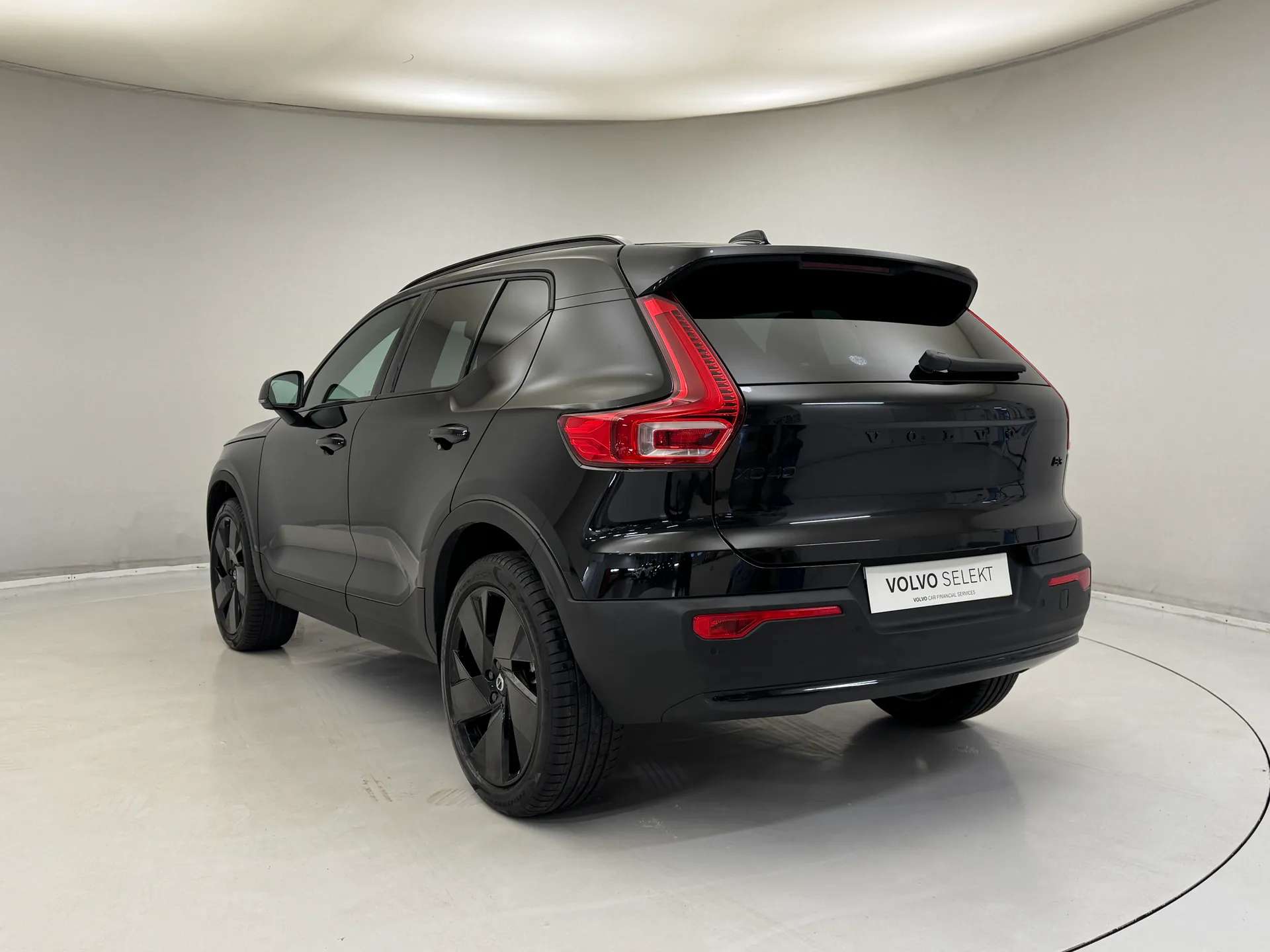 2025 VOLVO XC40 2025 VOLVO XC40