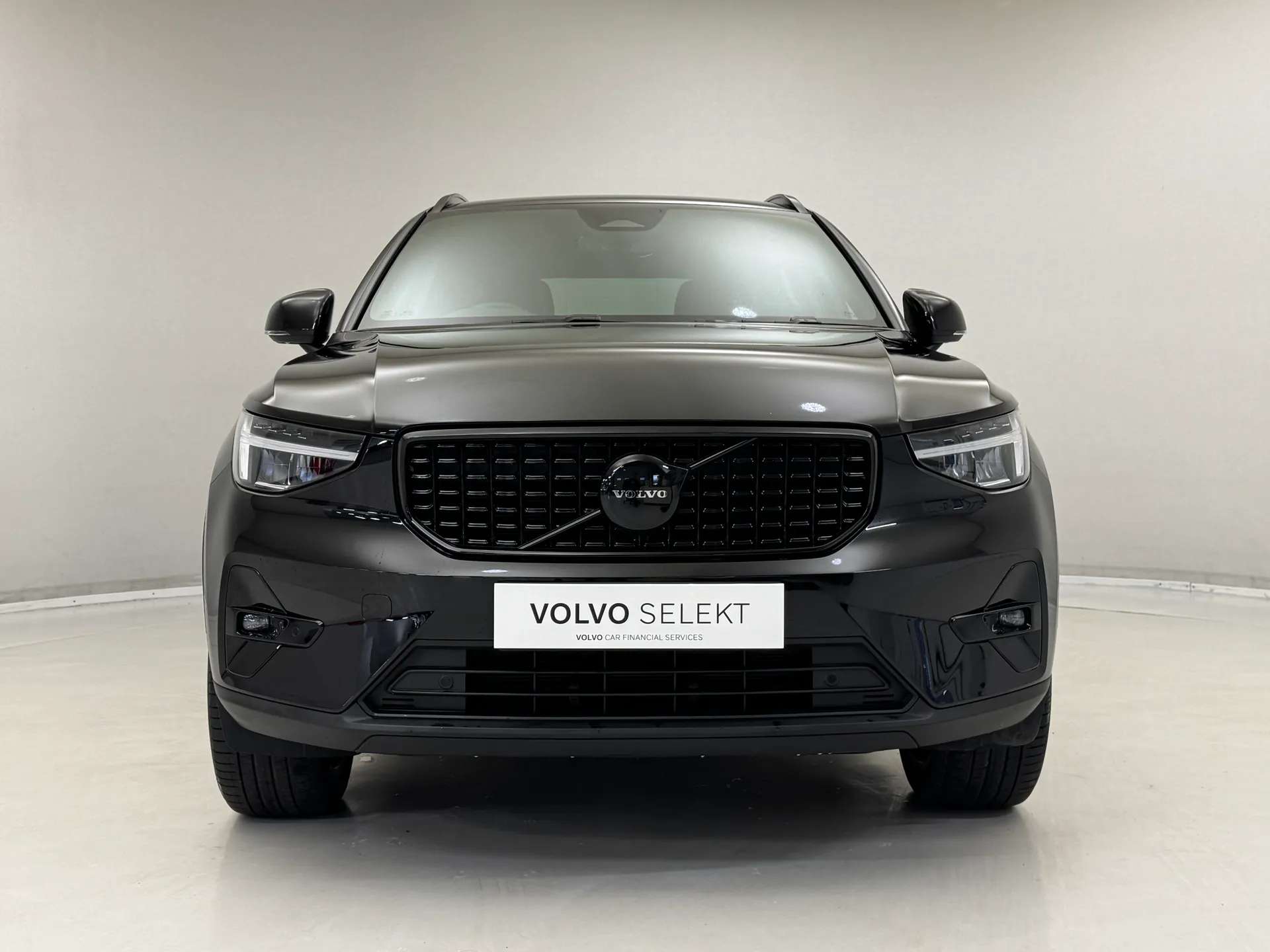 A 2025 VOLVO XC40 2.0 B3P Plus Black Edition 5dr Auto A 2025 VOLVO XC40 2.0 B3P Plus Black Edition 5dr Auto