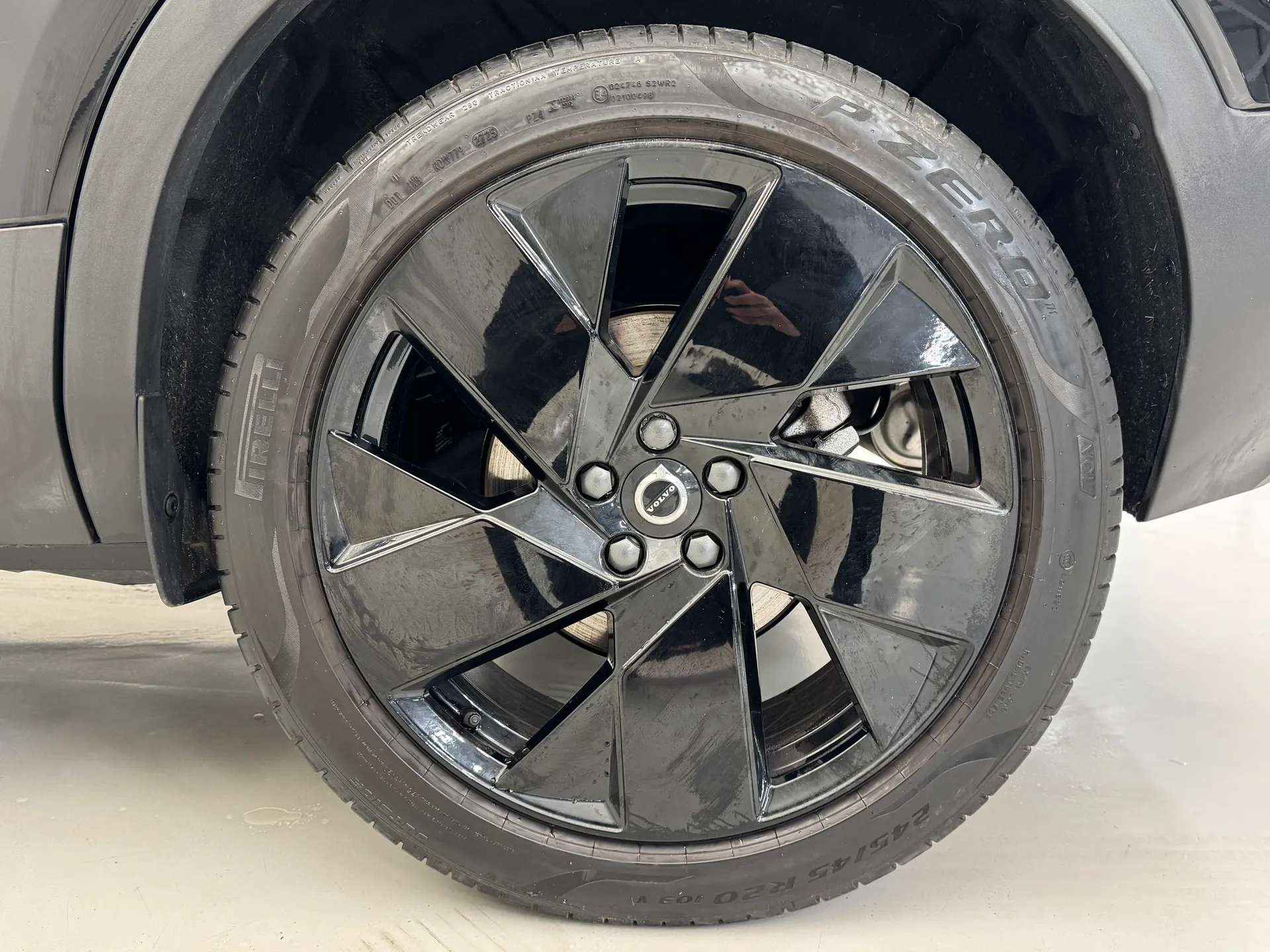 2025 VOLVO XC40 2025 VOLVO XC40