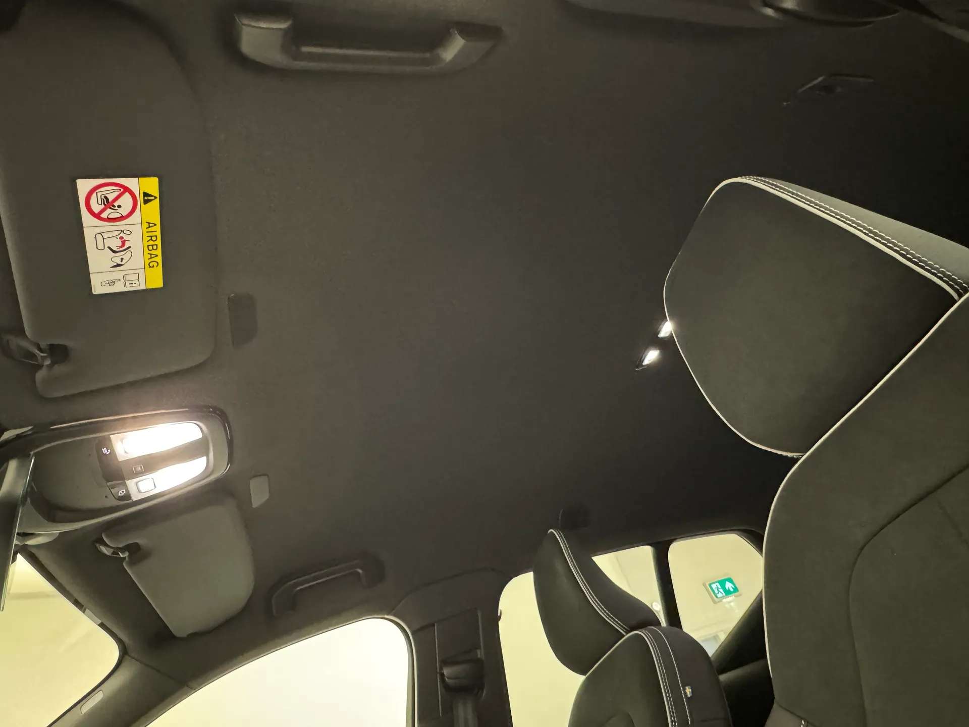 2025 VOLVO XC40 2025 VOLVO XC40