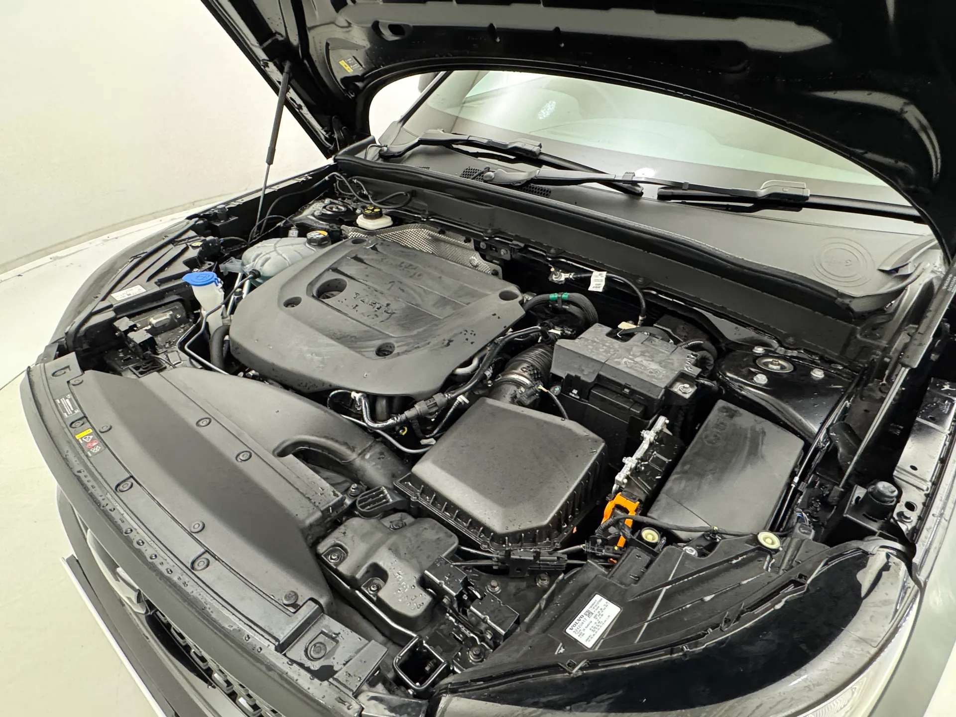 2025 VOLVO XC40 2025 VOLVO XC40