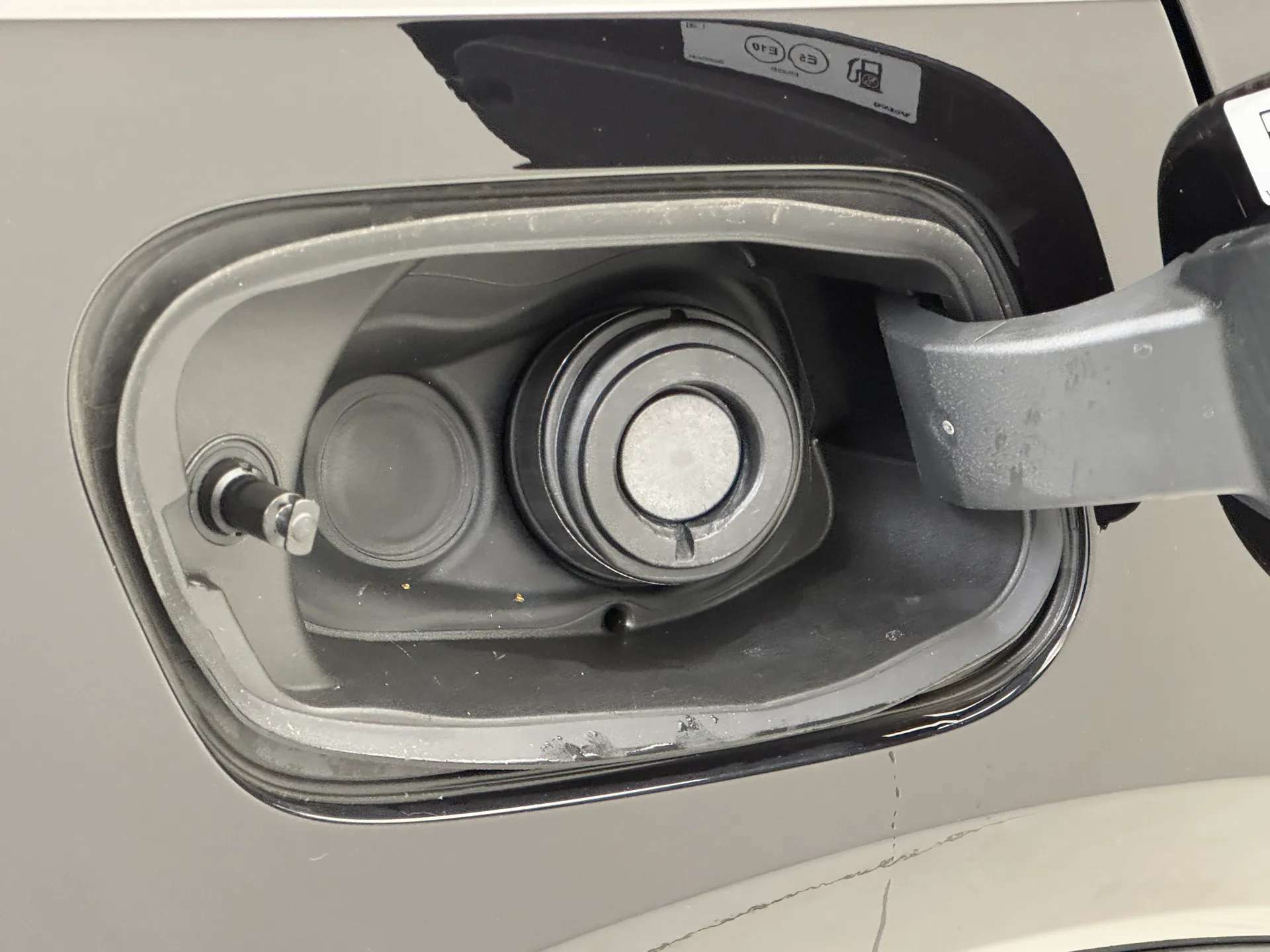 2025 VOLVO XC40 2025 VOLVO XC40