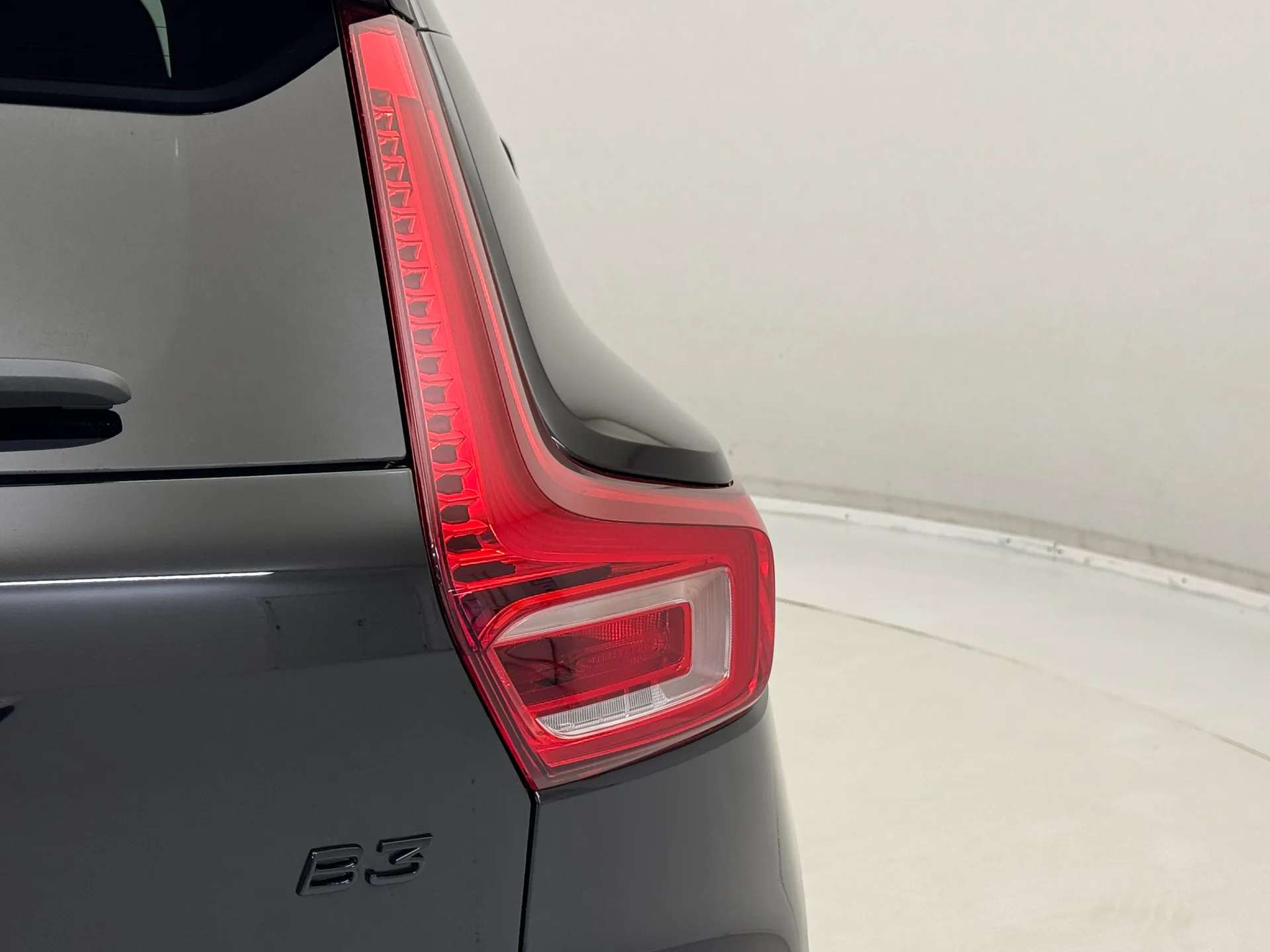 2025 VOLVO XC40 2025 VOLVO XC40