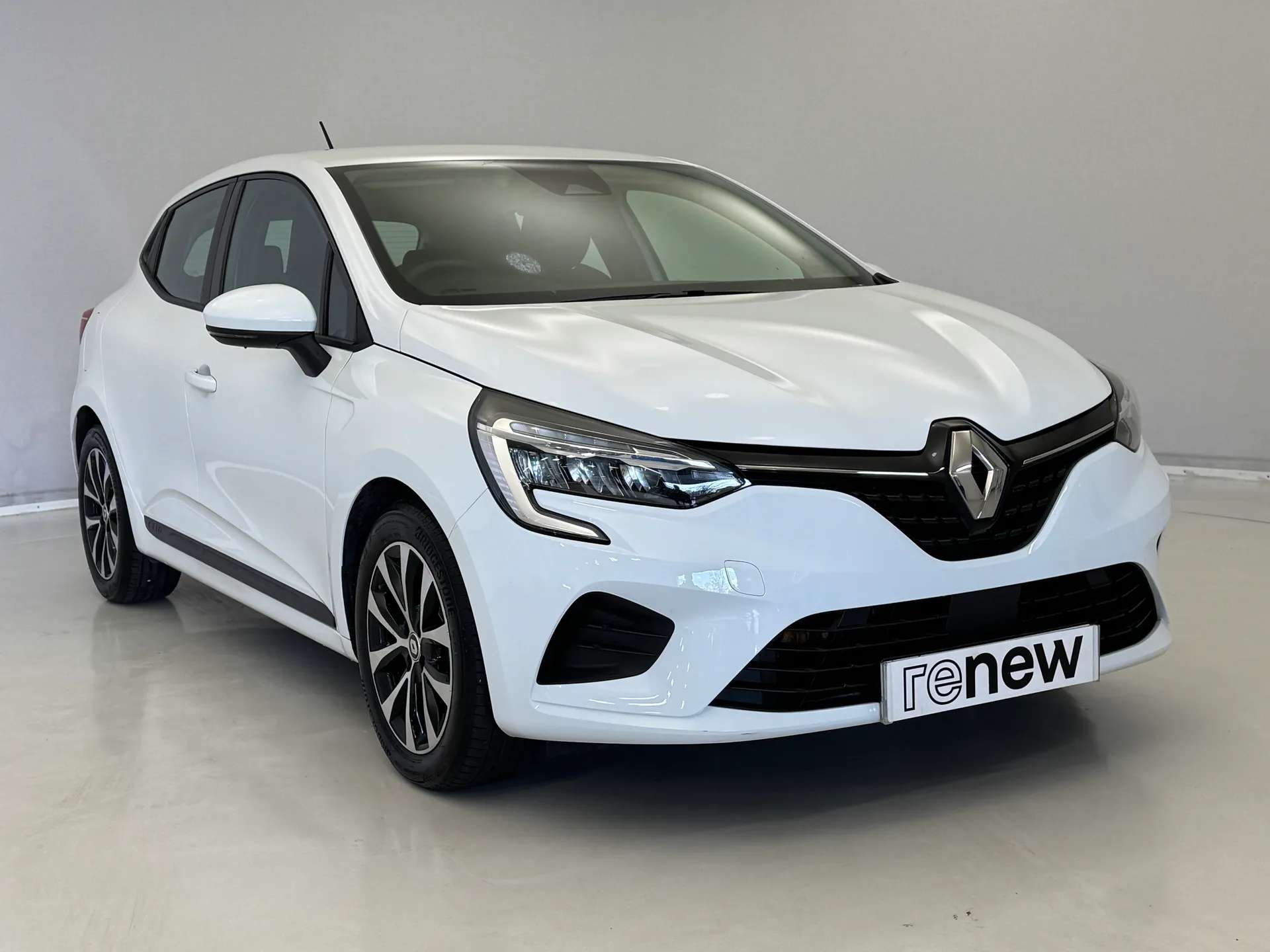 A 2022 RENAULT CLIO 1.6 E-TECH Hybrid 140 Iconic Edition 5dr Auto A 2022 RENAULT CLIO 1.6 E-TECH Hybrid 140 Iconic Edition 5dr Auto