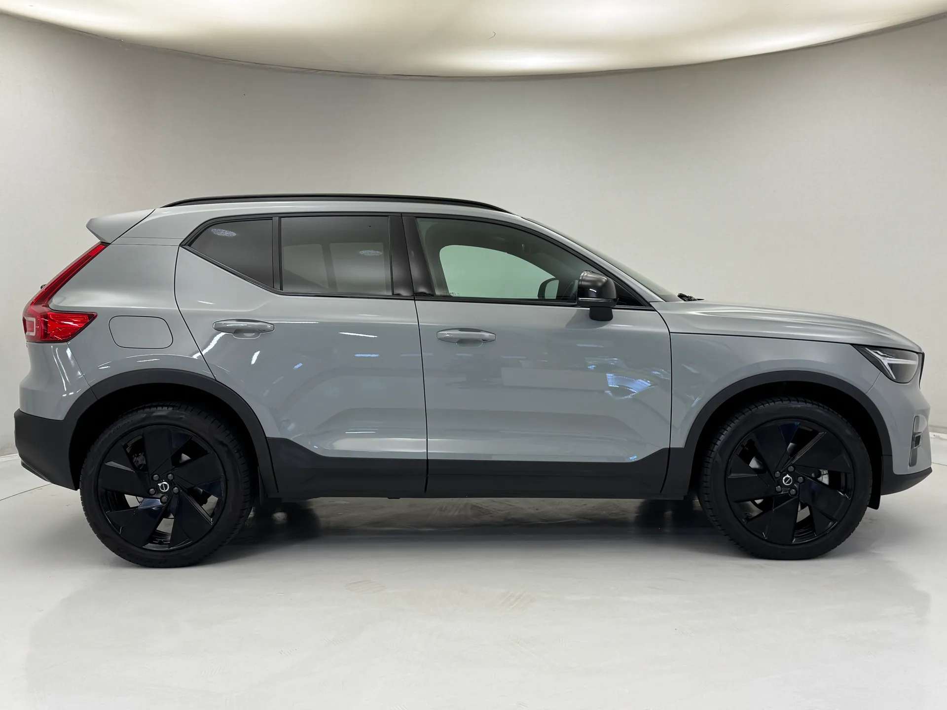 A 2026 VOLVO XC40 2.0 B3P Plus Black Edition 5dr Auto A 2026 VOLVO XC40 2.0 B3P Plus Black Edition 5dr Auto