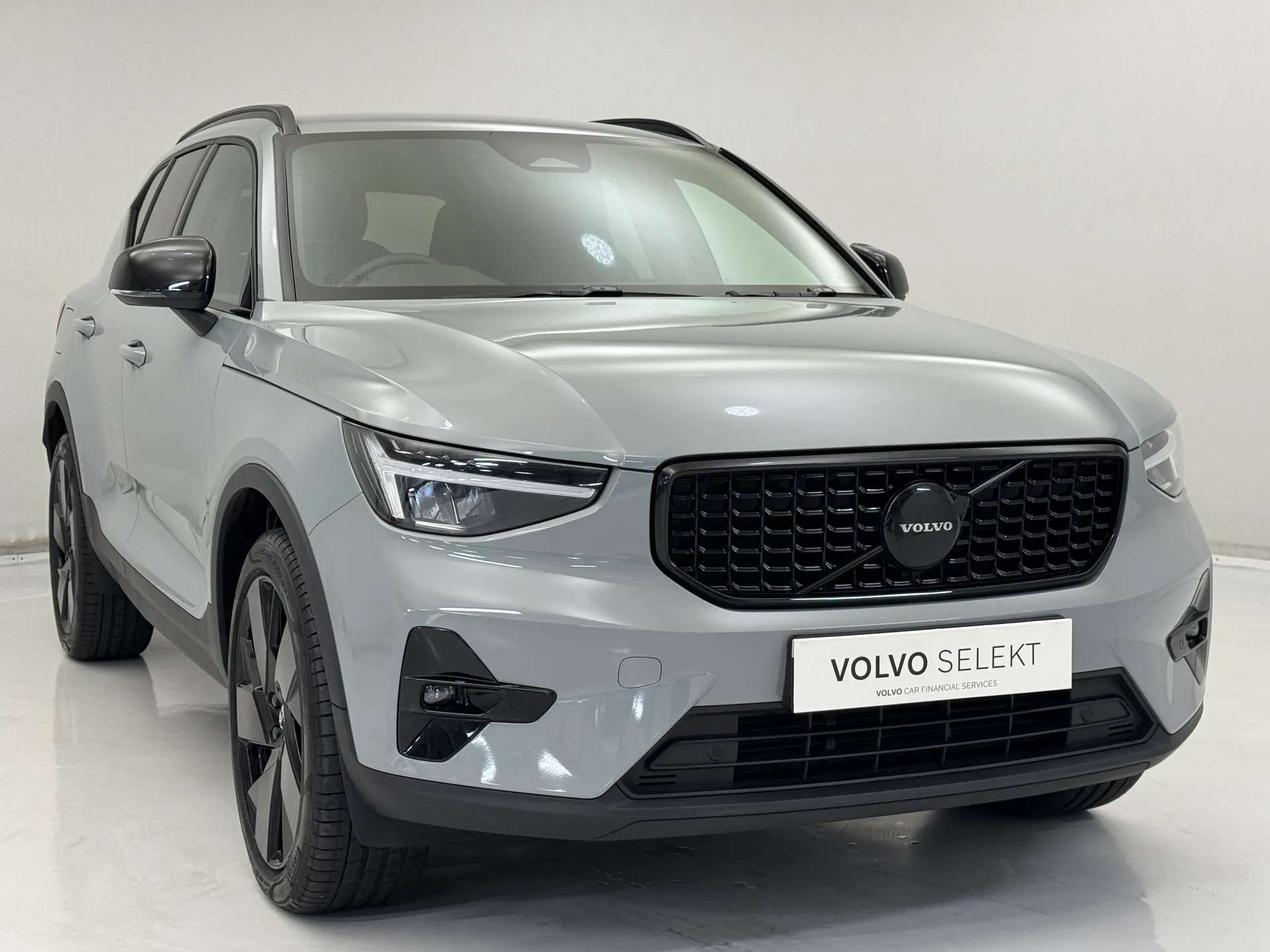 A 2026 VOLVO XC40 2.0 B3P Plus Black Edition 5dr Auto A 2026 VOLVO XC40 2.0 B3P Plus Black Edition 5dr Auto